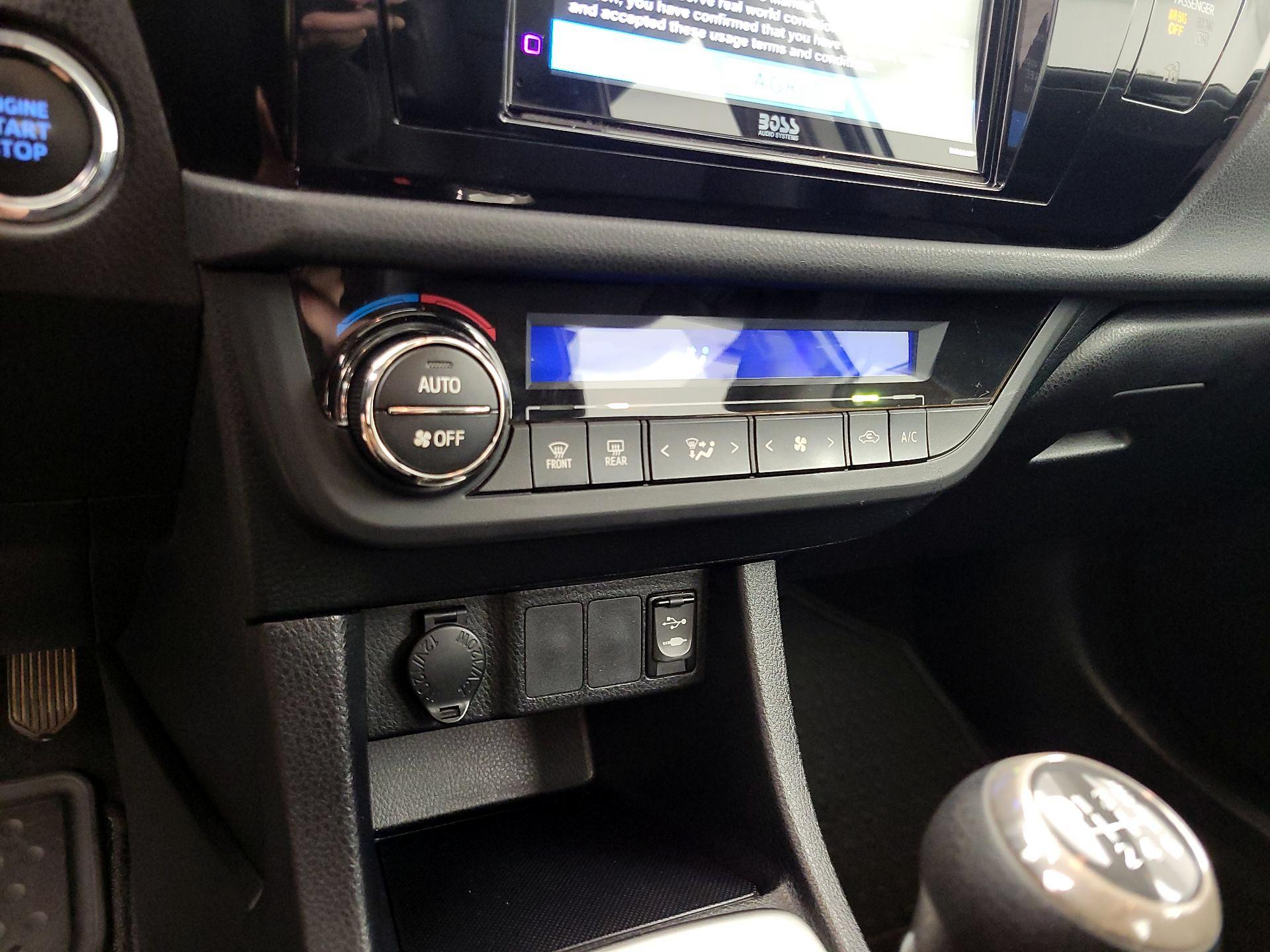 Thumbnail: 2014 Toyota Corolla - 16