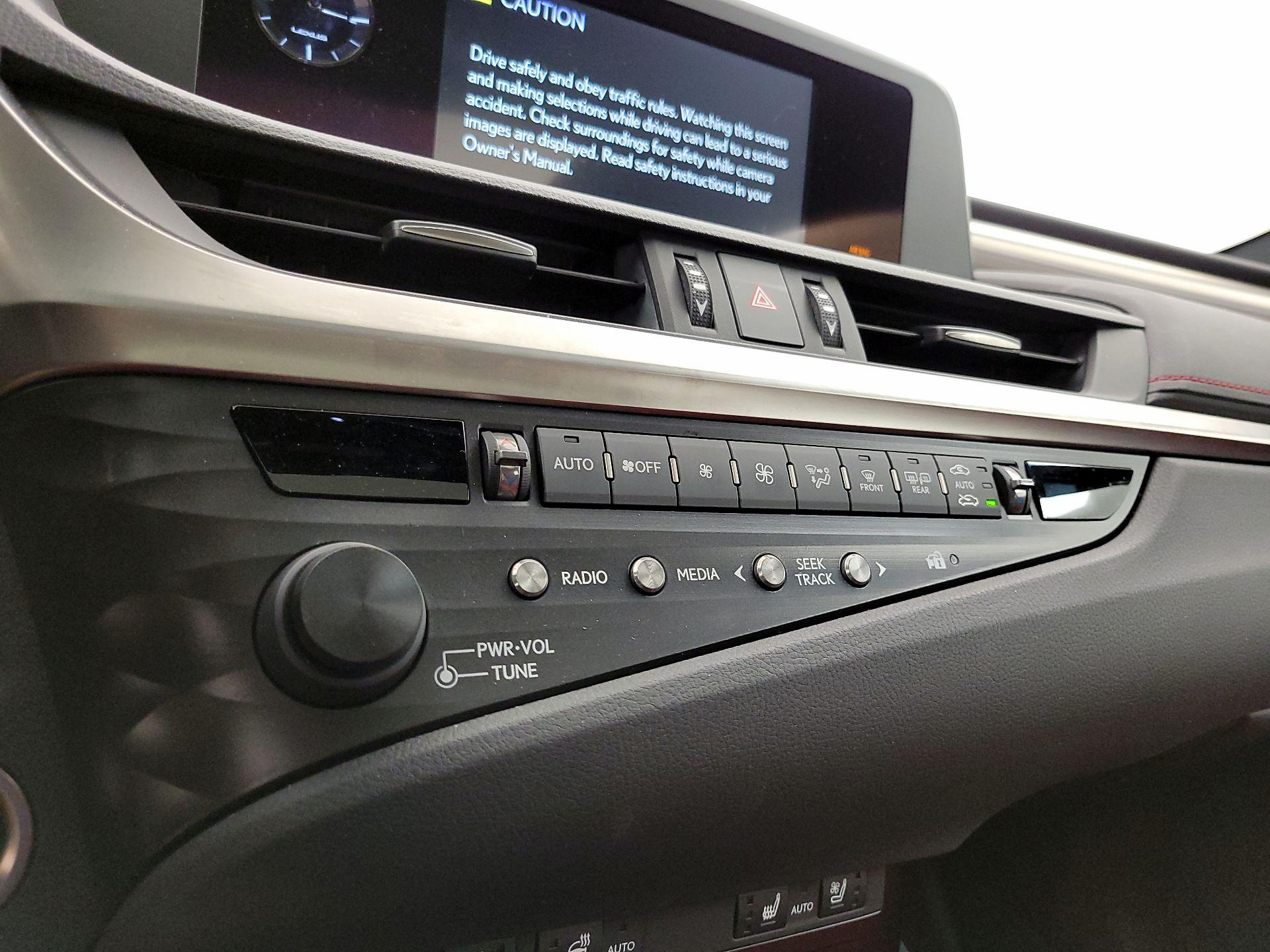 Thumbnail: 2019 Lexus ES - 16