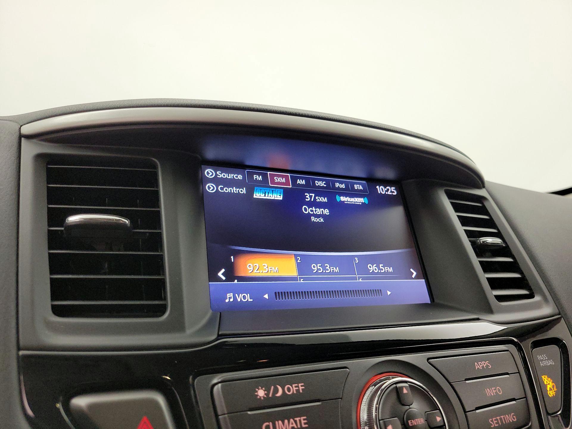 Thumbnail: 2019 Nissan Pathfinder - 15