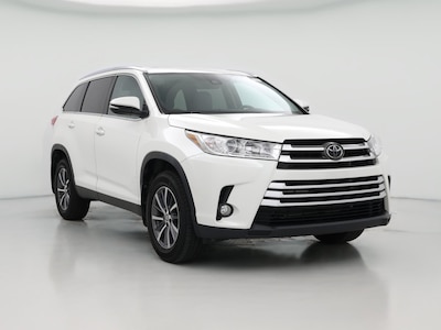 White 2019 Toyota Highlander XLE