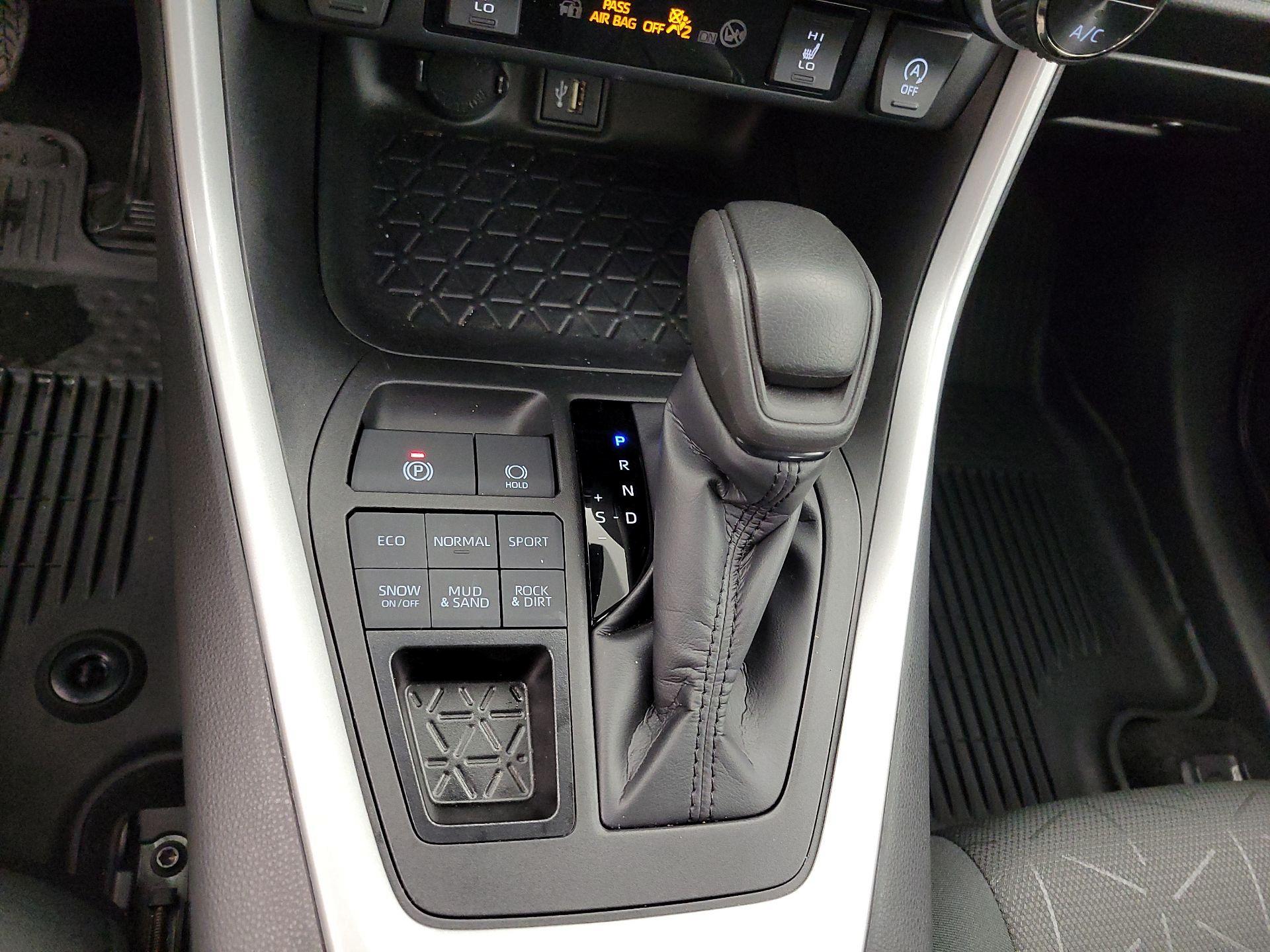 Thumbnail: 2024 Toyota RAV4 - 17