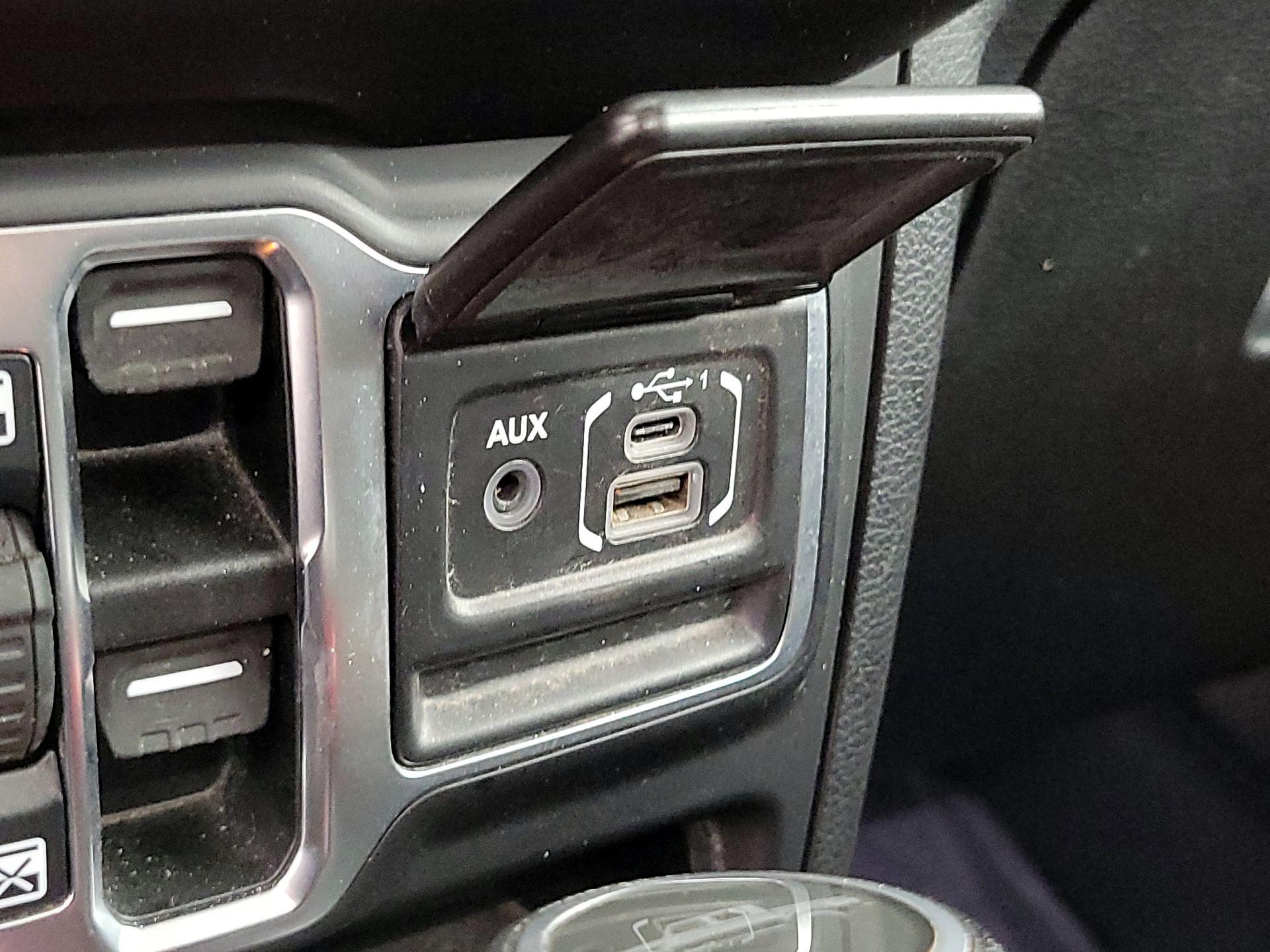 Thumbnail: 2021 Jeep Gladiator - 19