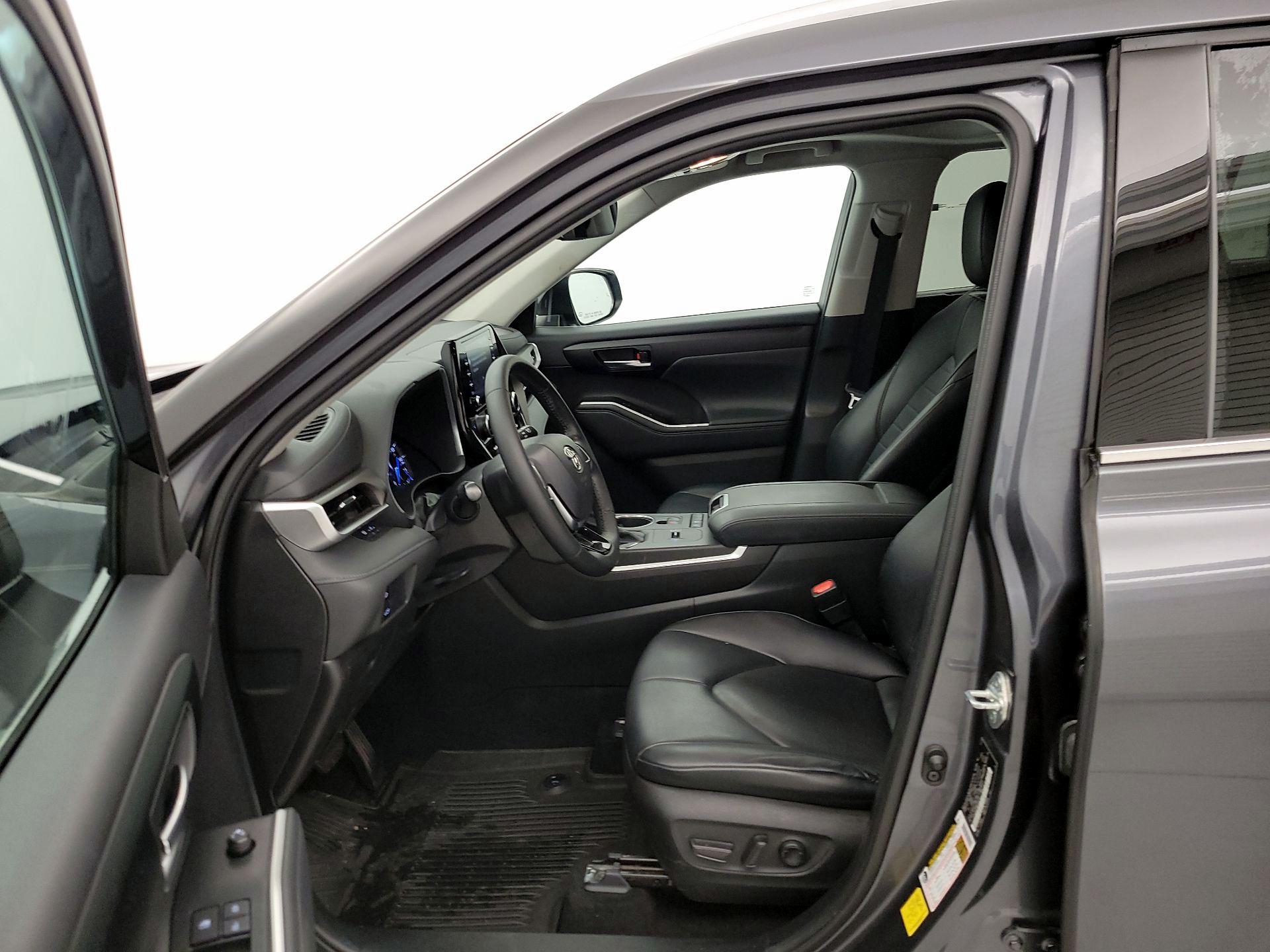 Thumbnail: 2021 Toyota Highlander - 11