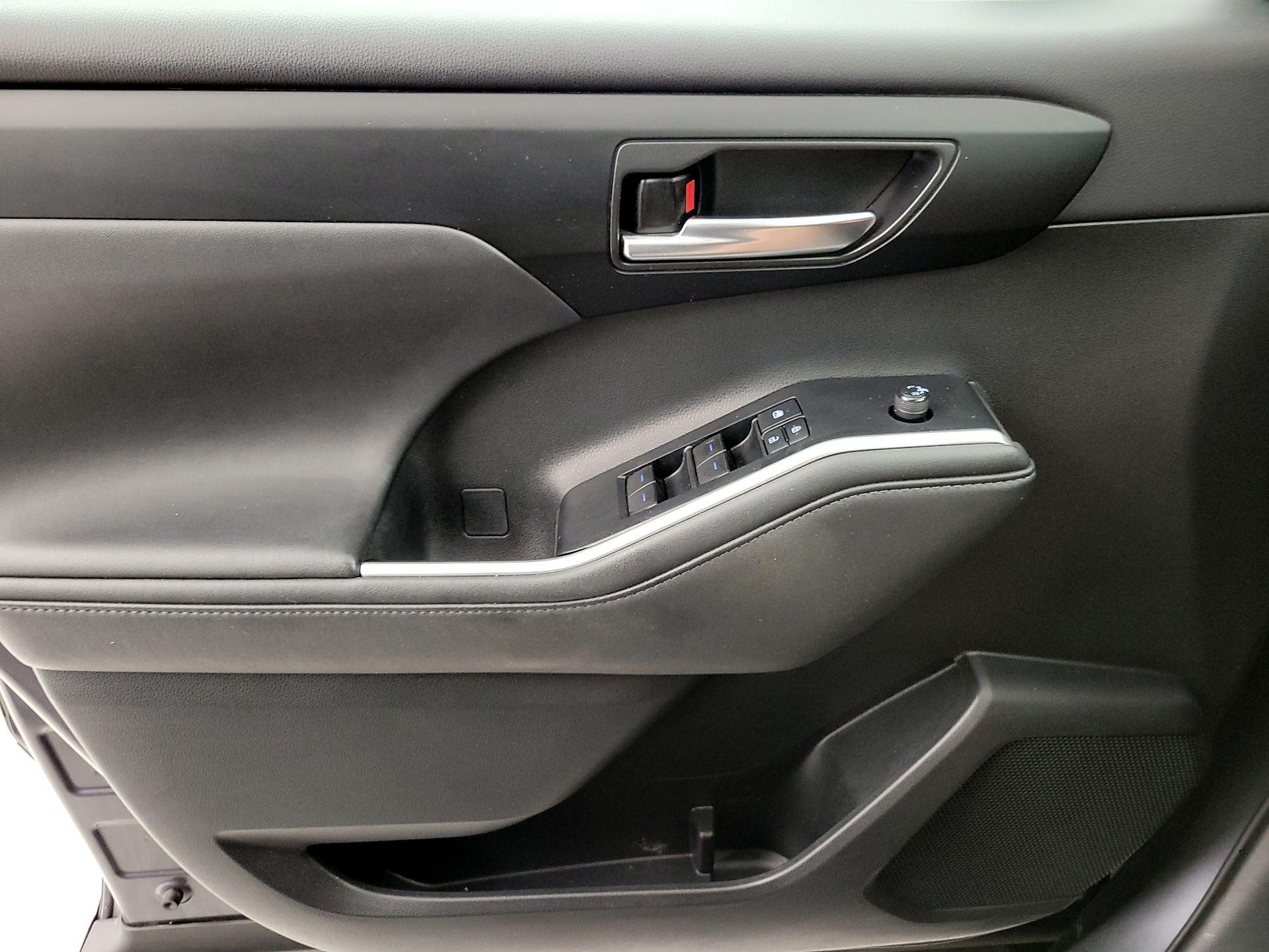 Thumbnail: 2021 Toyota Highlander - 12