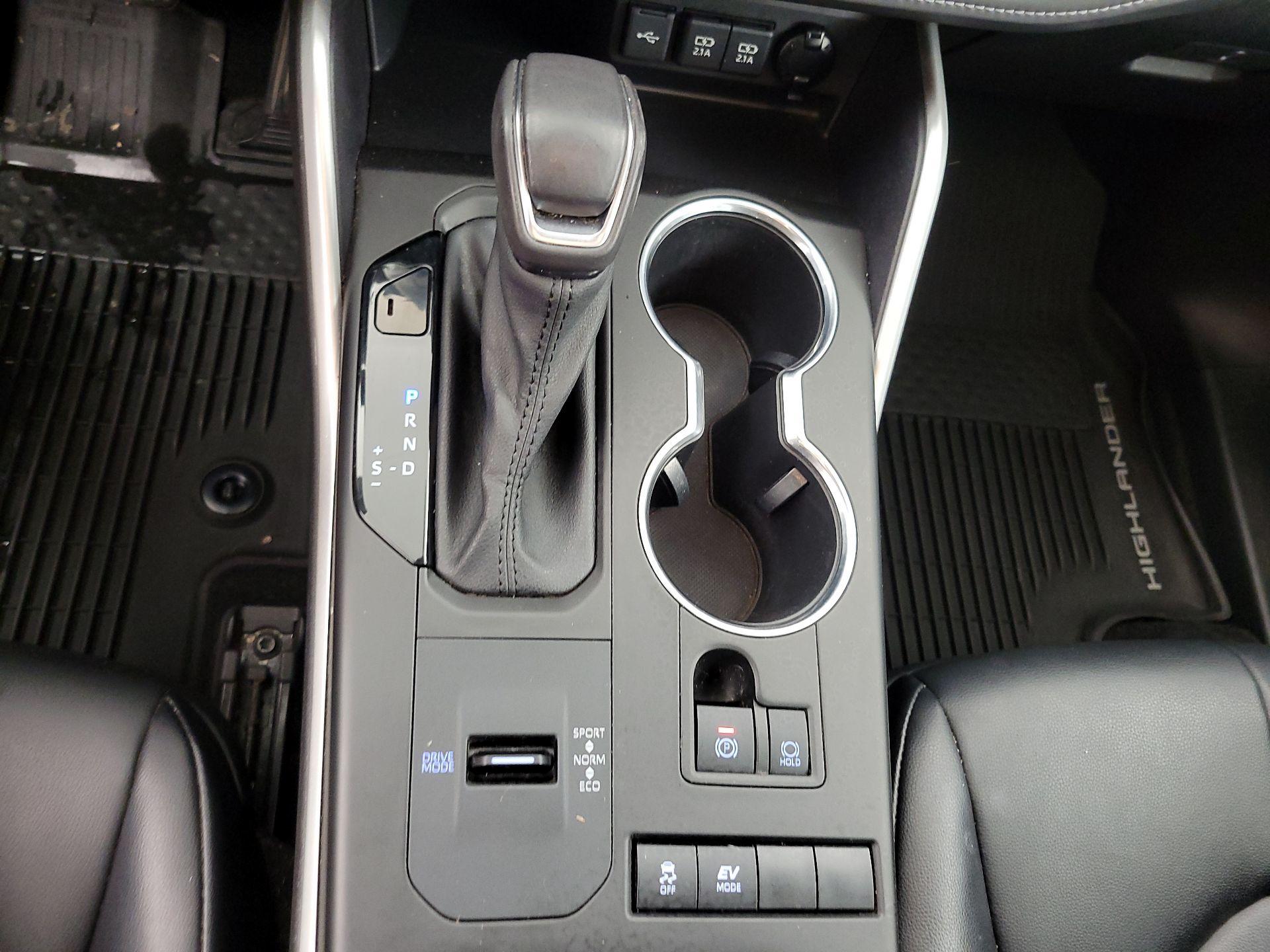 Thumbnail: 2021 Toyota Highlander - 17