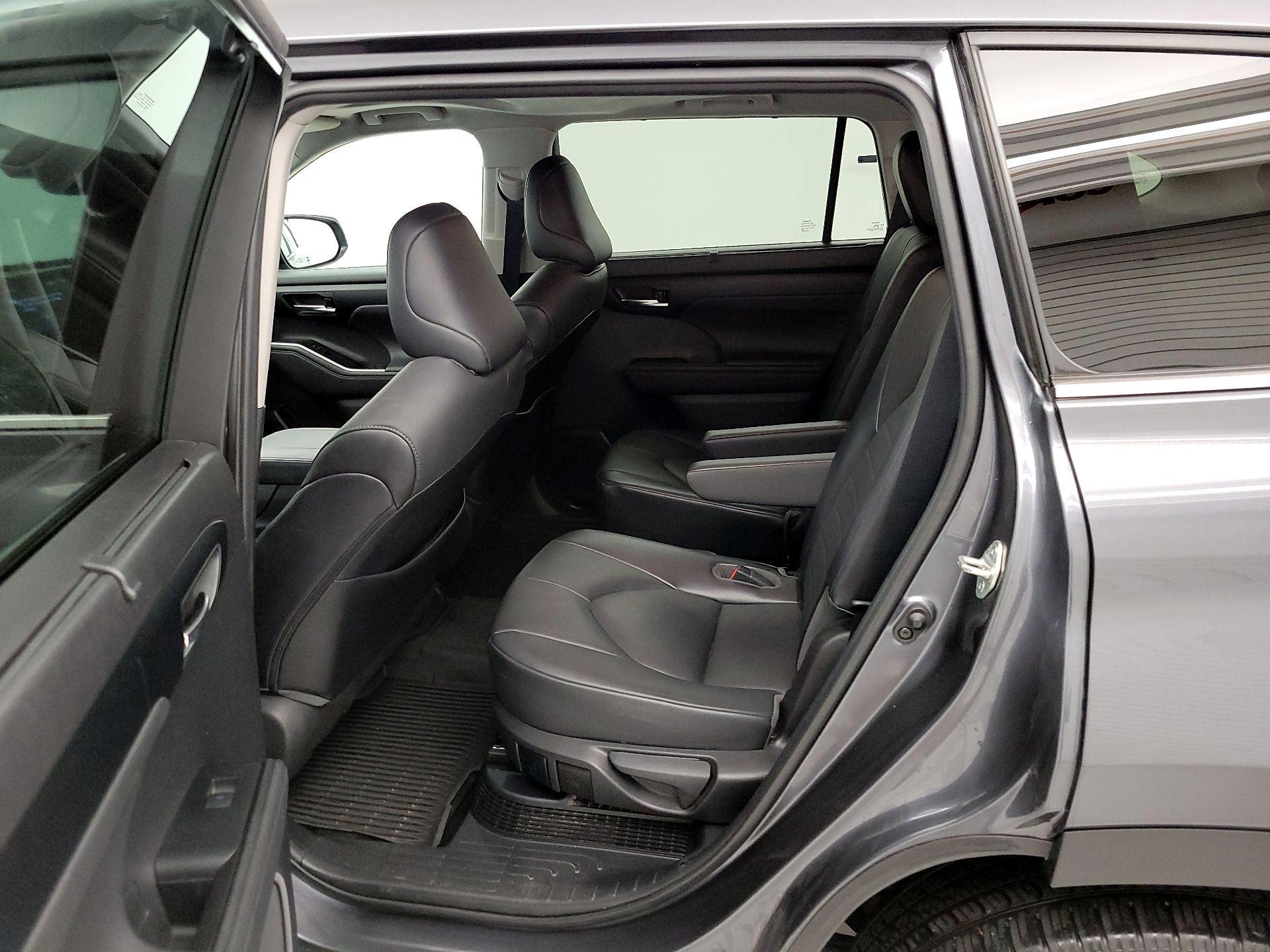 Thumbnail: 2021 Toyota Highlander - 20