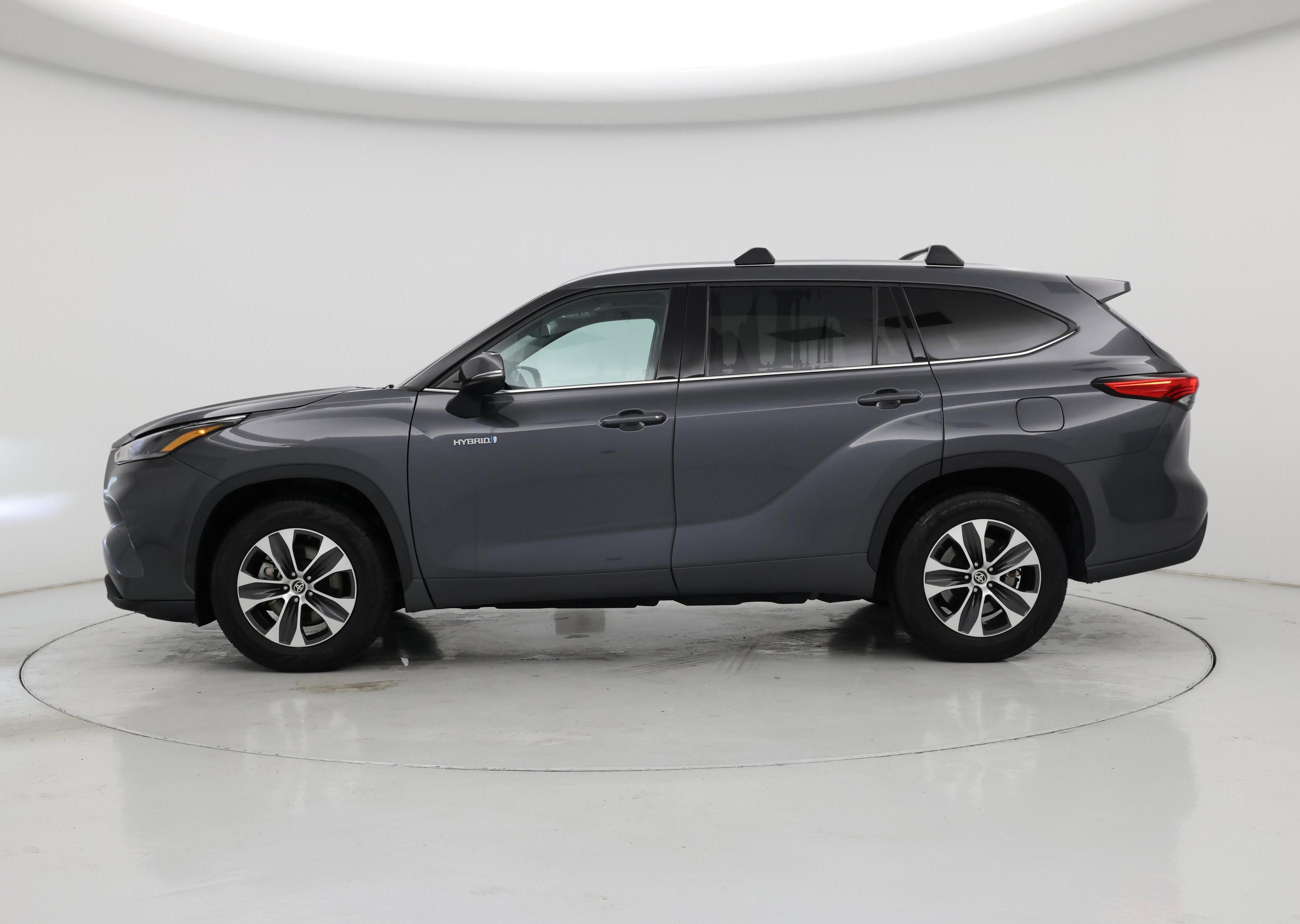 Thumbnail: 2021 Toyota Highlander - 3
