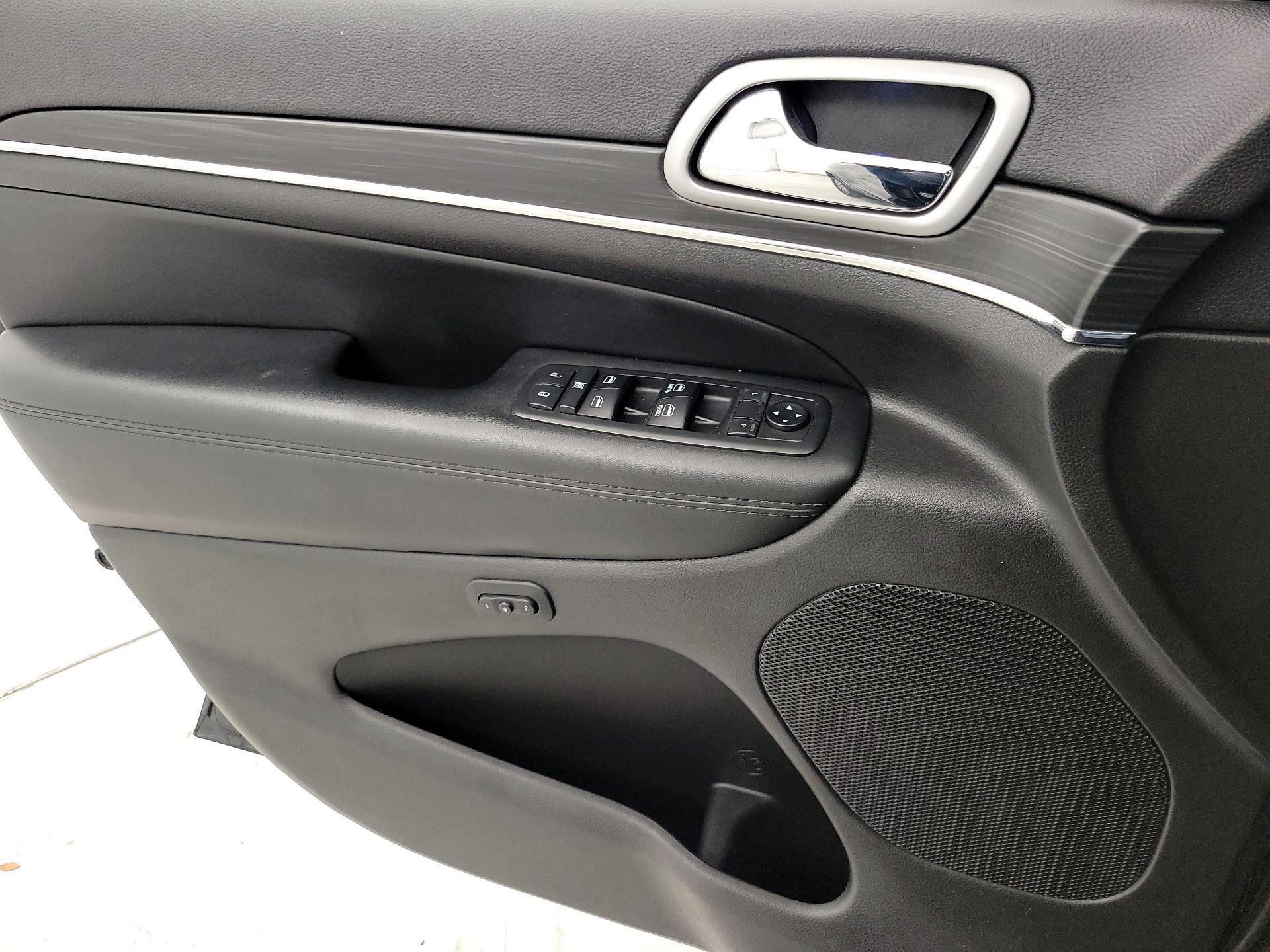 Thumbnail: 2019 Jeep Grand Cherokee - 12