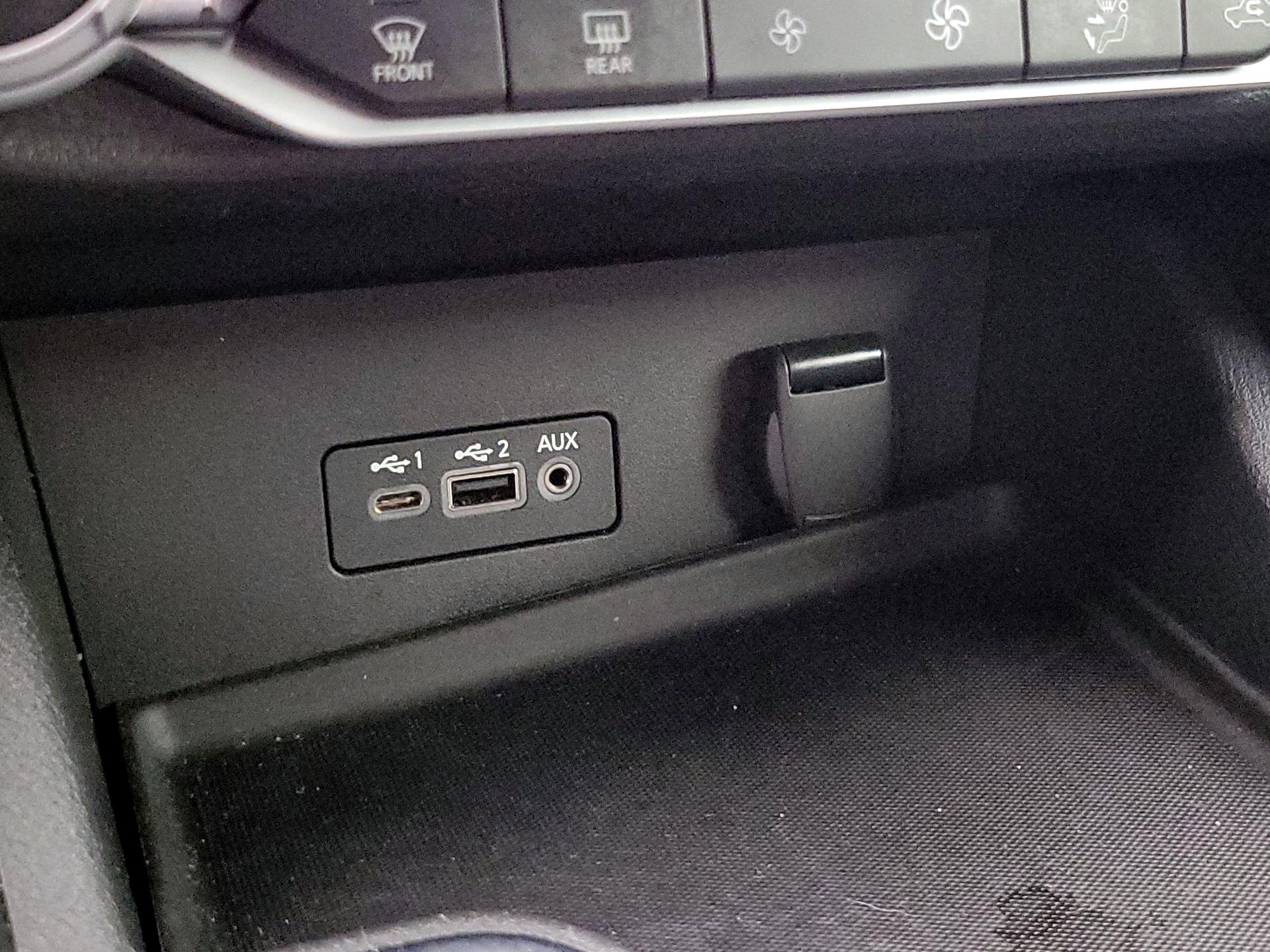 Thumbnail: 2020 Nissan Sentra - 18