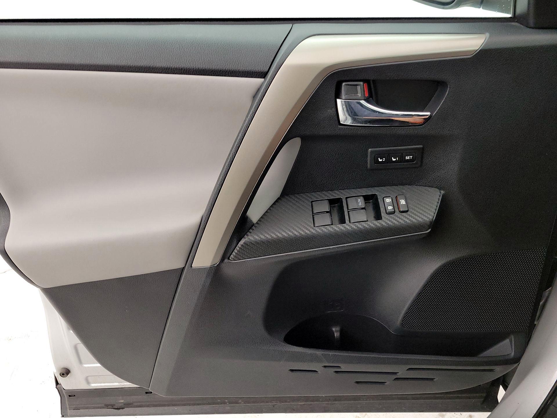 Thumbnail: 2014 Toyota RAV4 - 12