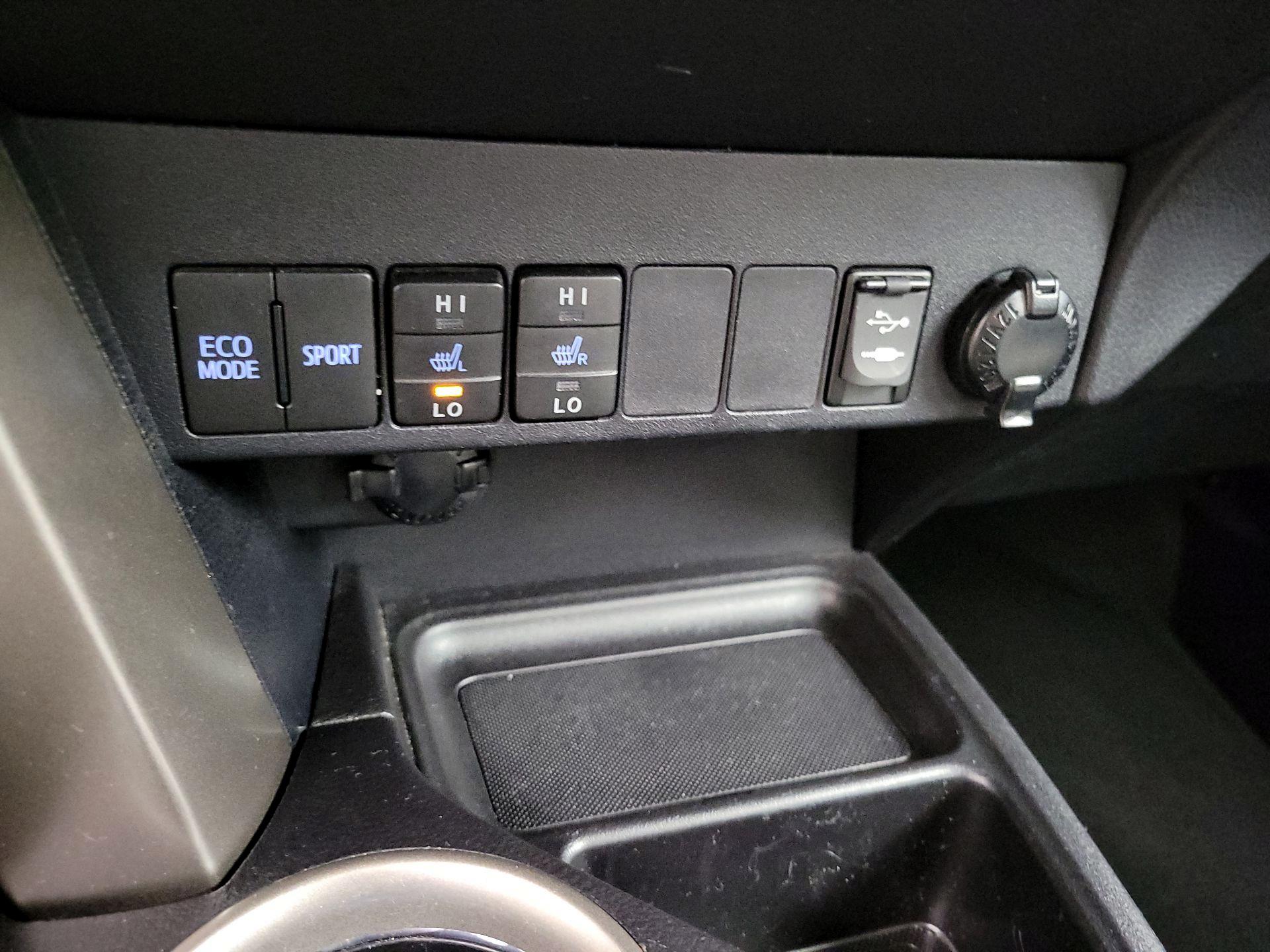 Thumbnail: 2014 Toyota RAV4 - 19