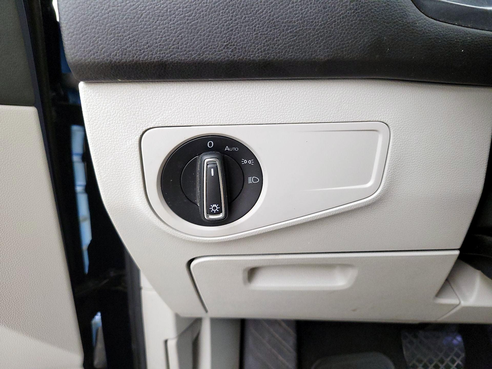 Thumbnail: 2023 Volkswagen Tiguan - 13