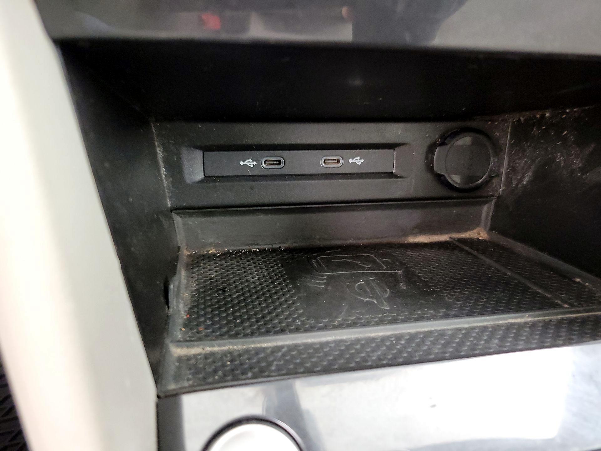 Thumbnail: 2023 Volkswagen Tiguan - 18