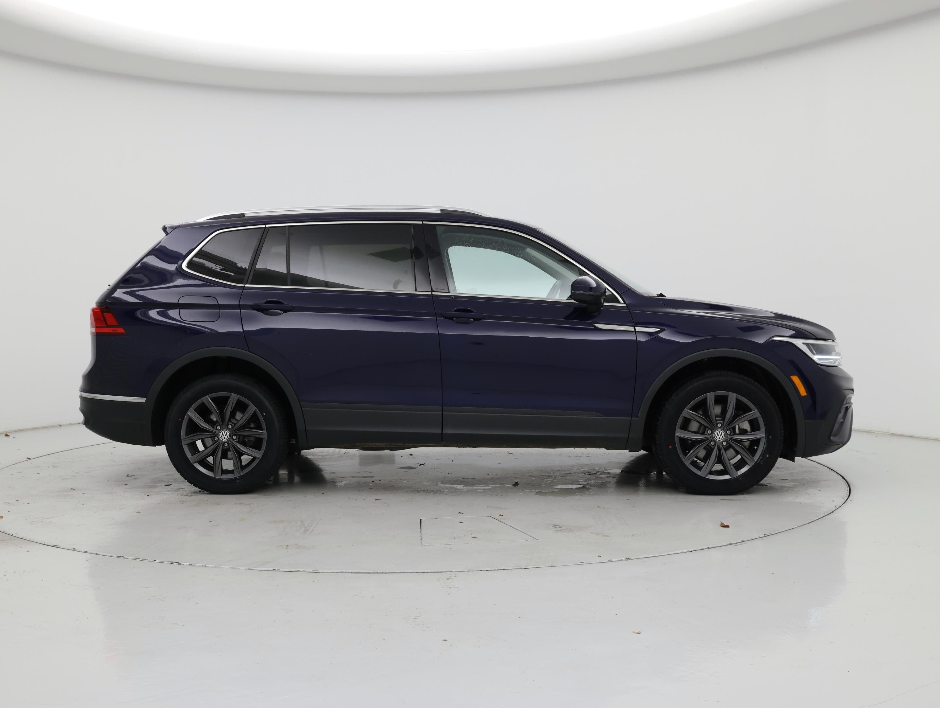 Thumbnail: 2023 Volkswagen Tiguan - 7