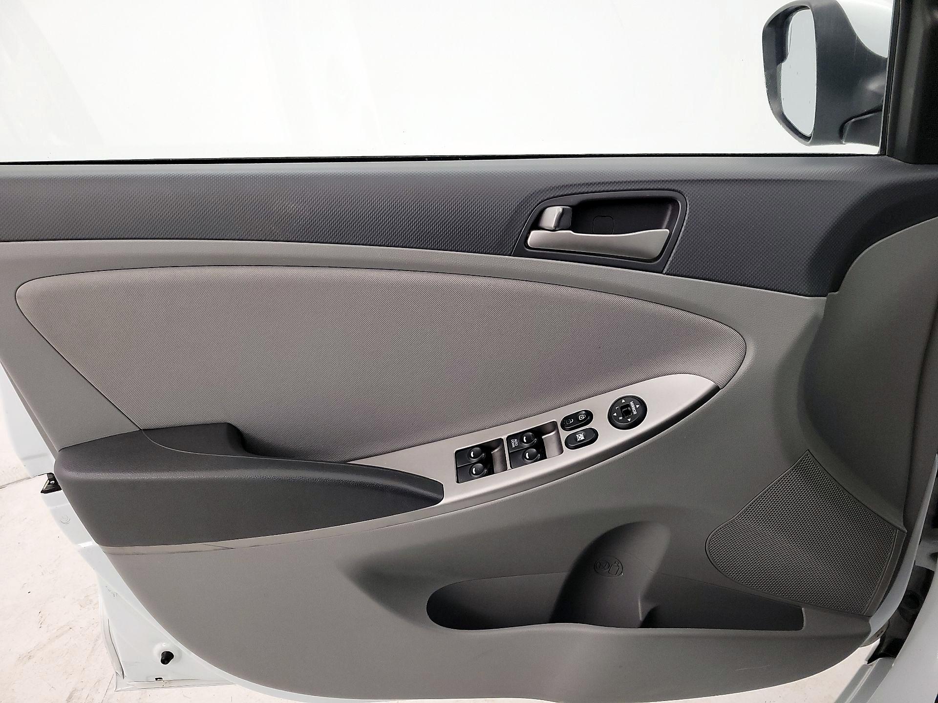 Thumbnail: 2016 Hyundai Accent - 12