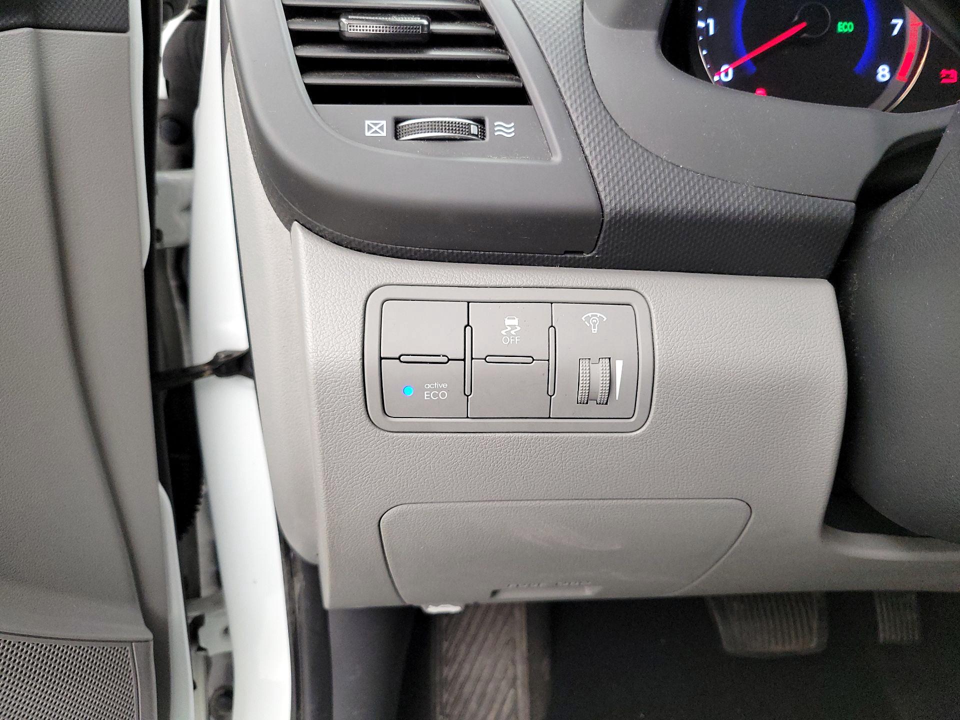 Thumbnail: 2016 Hyundai Accent - 13