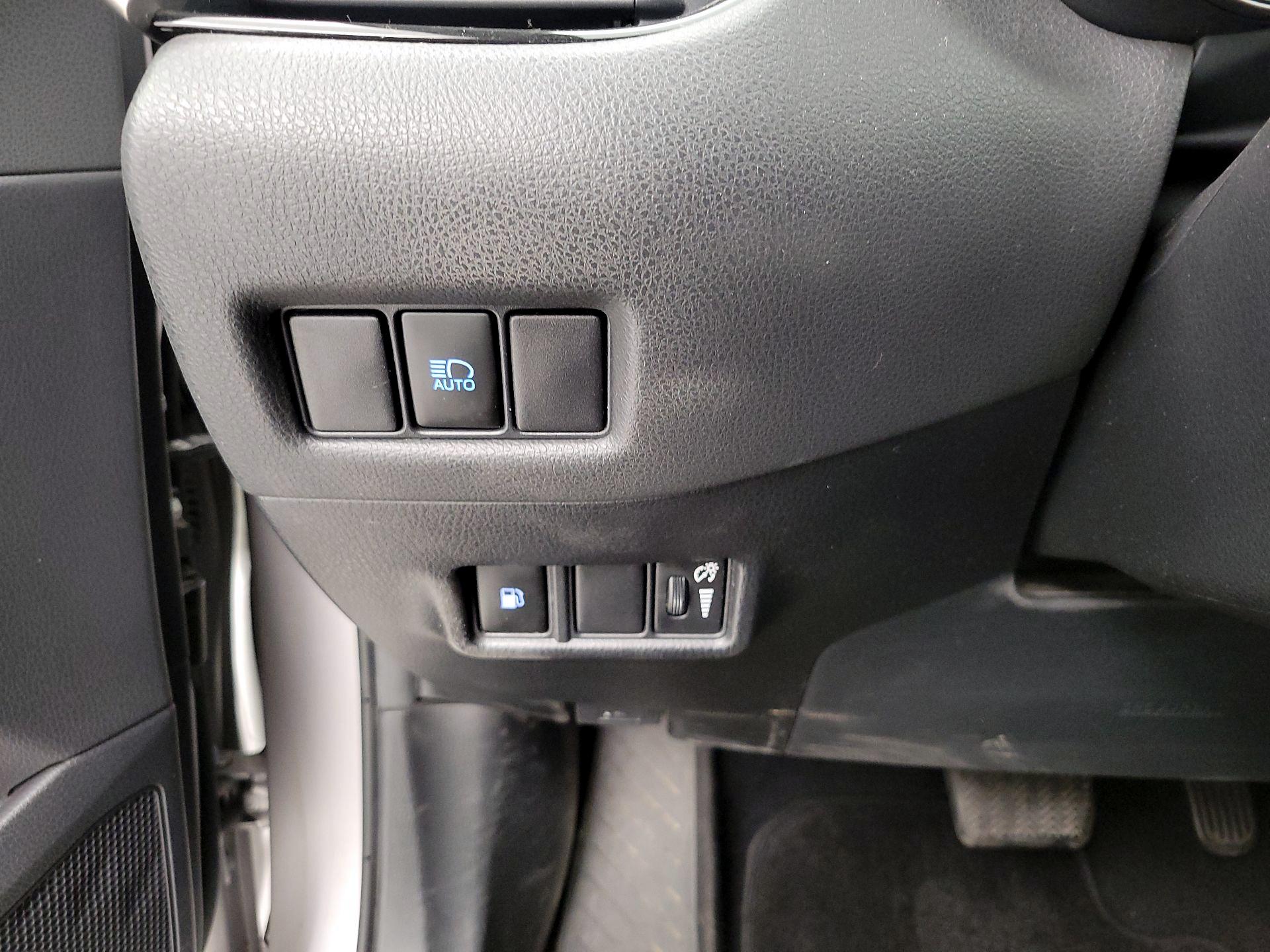 Thumbnail: 2019 Toyota C-HR - 13