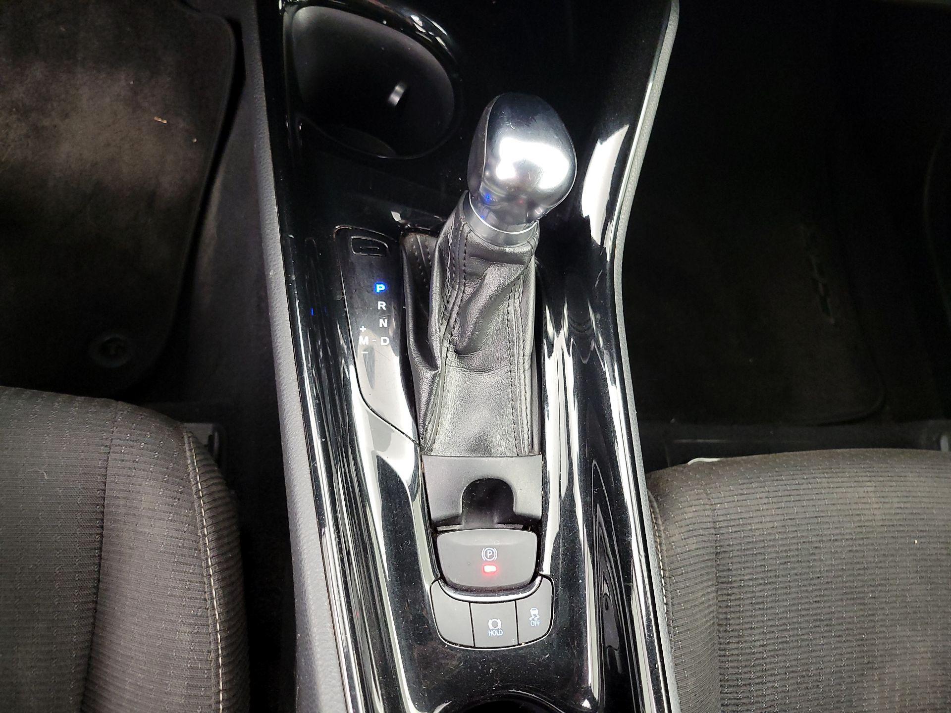 Thumbnail: 2019 Toyota C-HR - 17