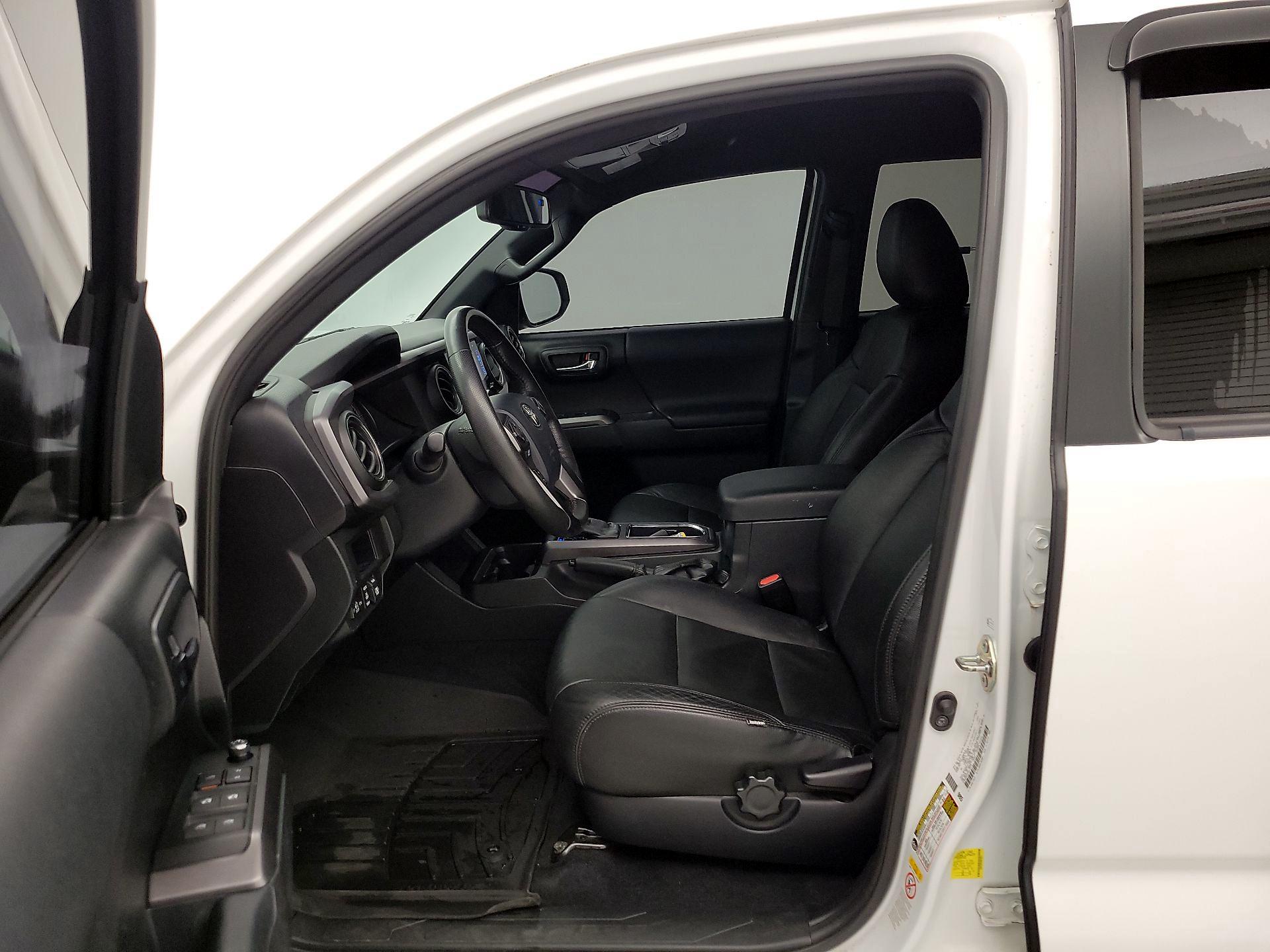 Thumbnail: 2017 Toyota Tacoma - 11