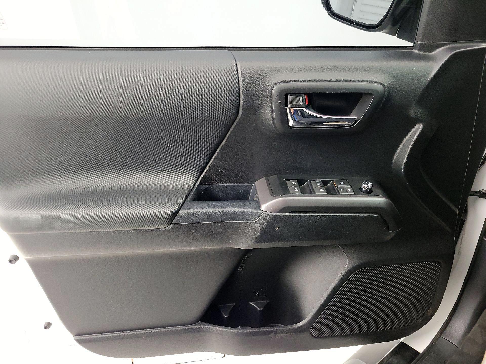 Thumbnail: 2017 Toyota Tacoma - 12