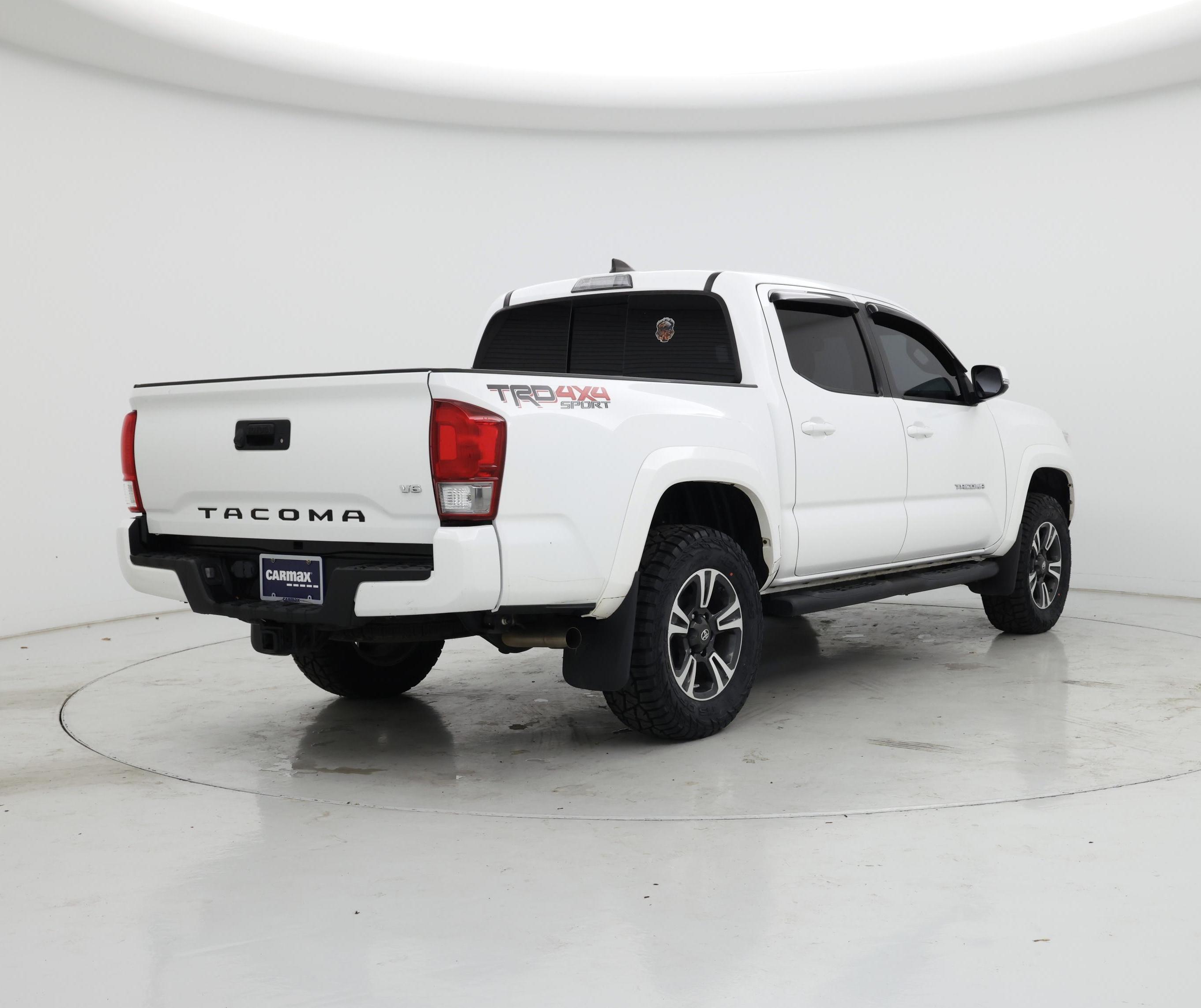 Thumbnail: 2017 Toyota Tacoma - 8