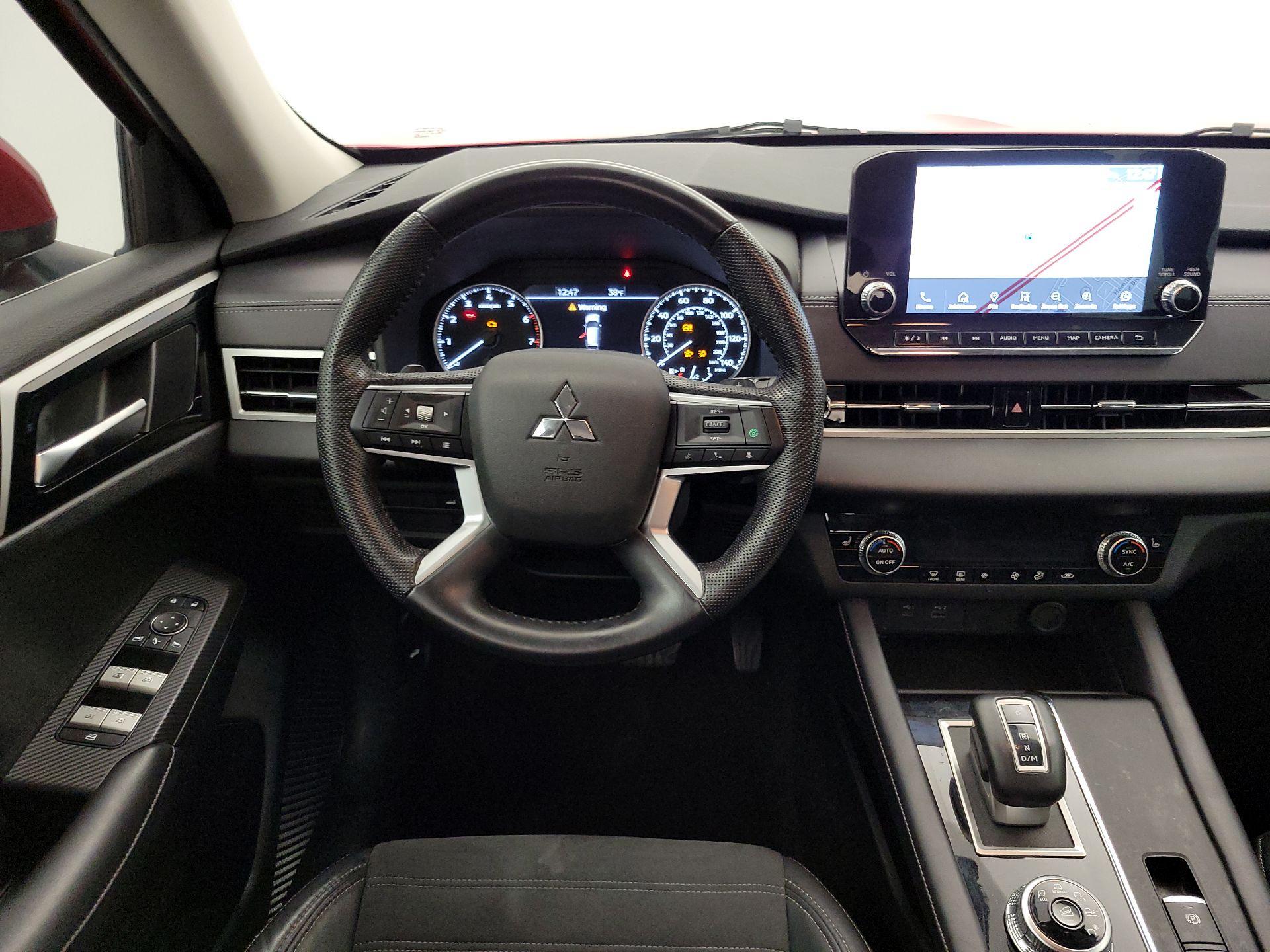 Thumbnail: 2023 Mitsubishi Outlander - 10