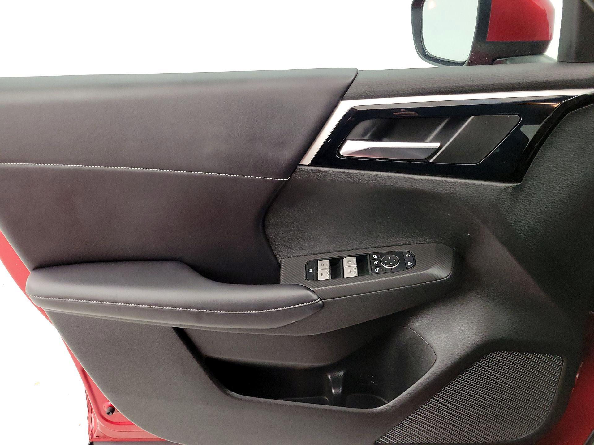 Thumbnail: 2023 Mitsubishi Outlander - 12