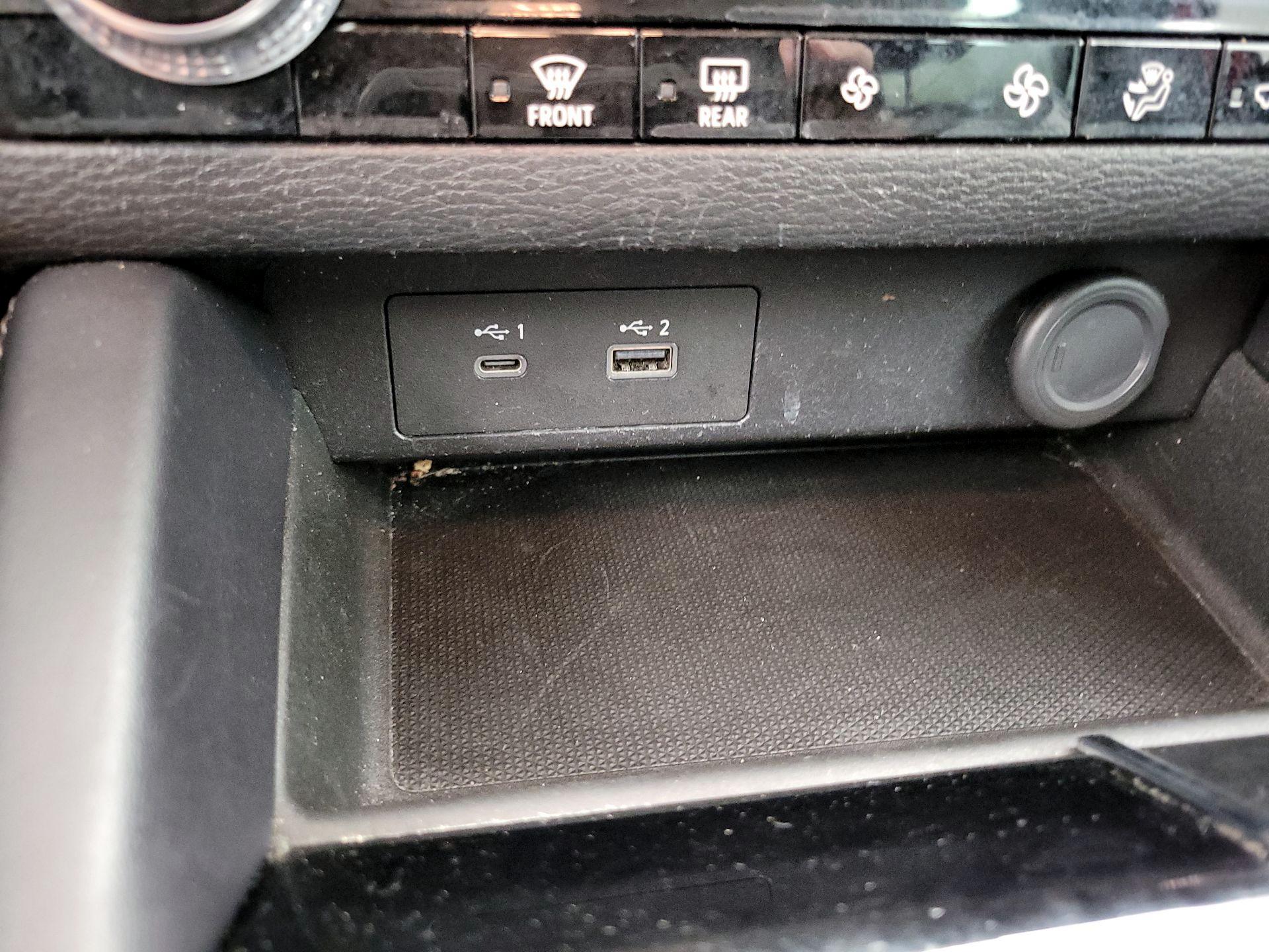 Thumbnail: 2023 Mitsubishi Outlander - 19