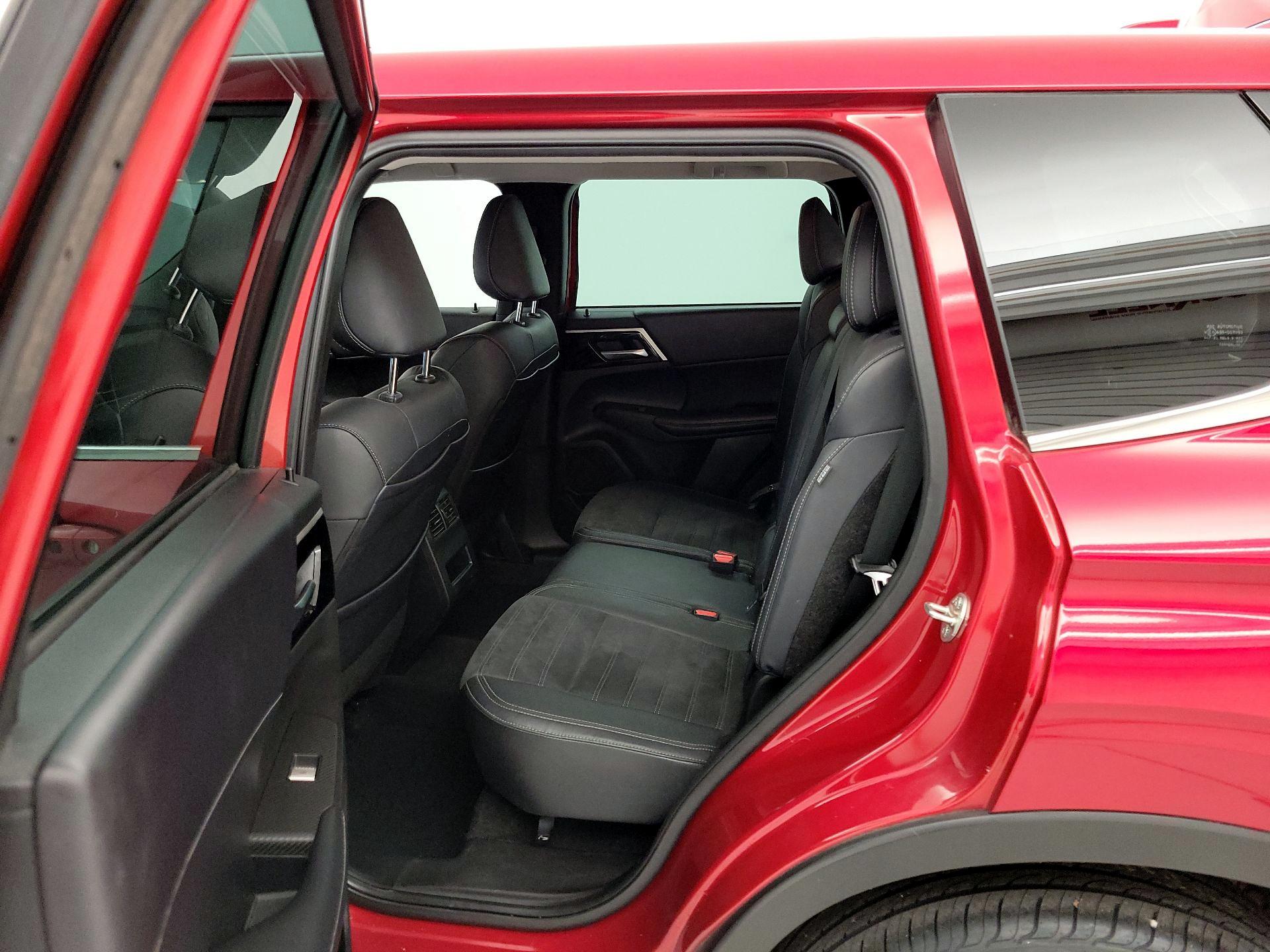 Thumbnail: 2023 Mitsubishi Outlander - 20