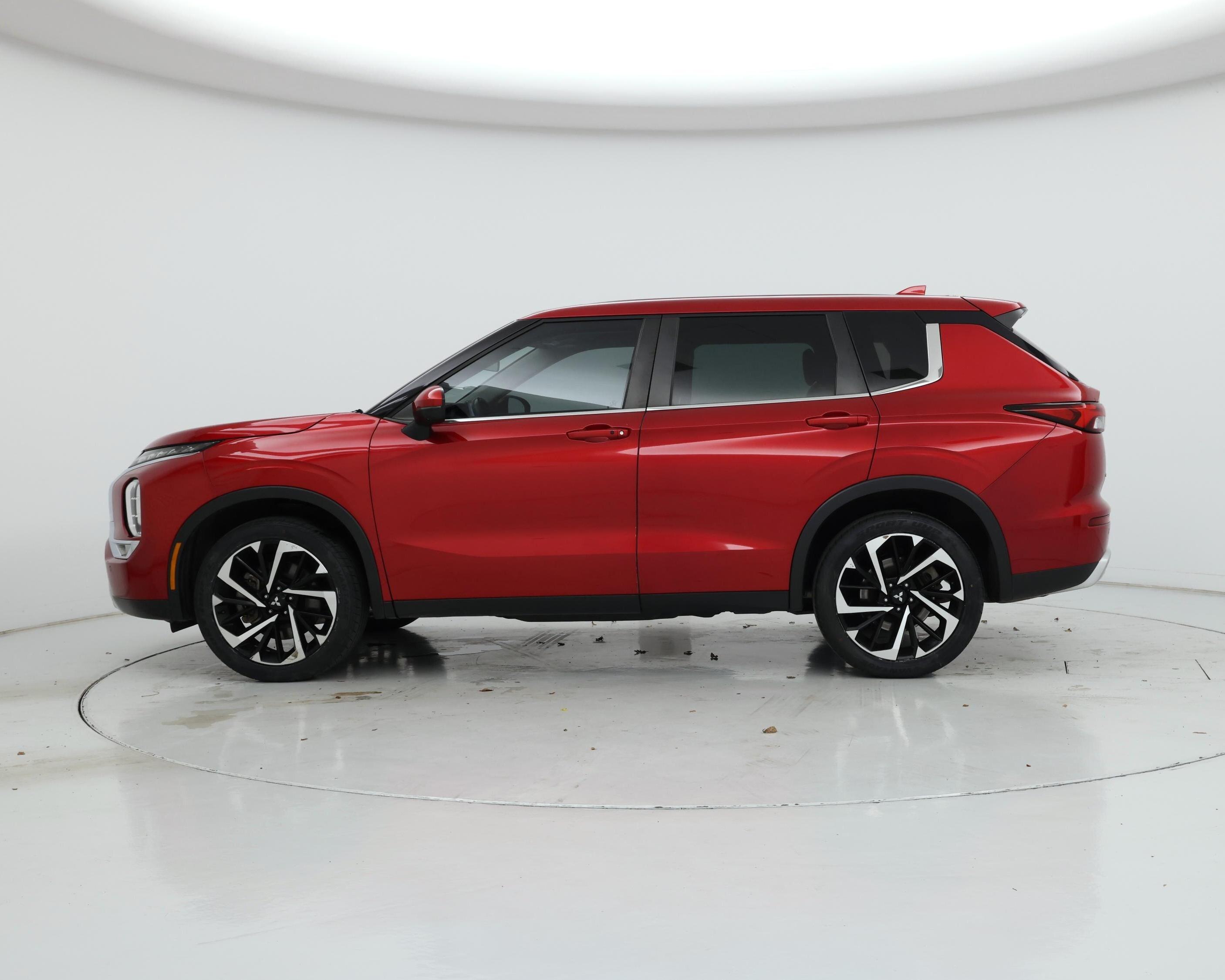 Thumbnail: 2023 Mitsubishi Outlander - 3