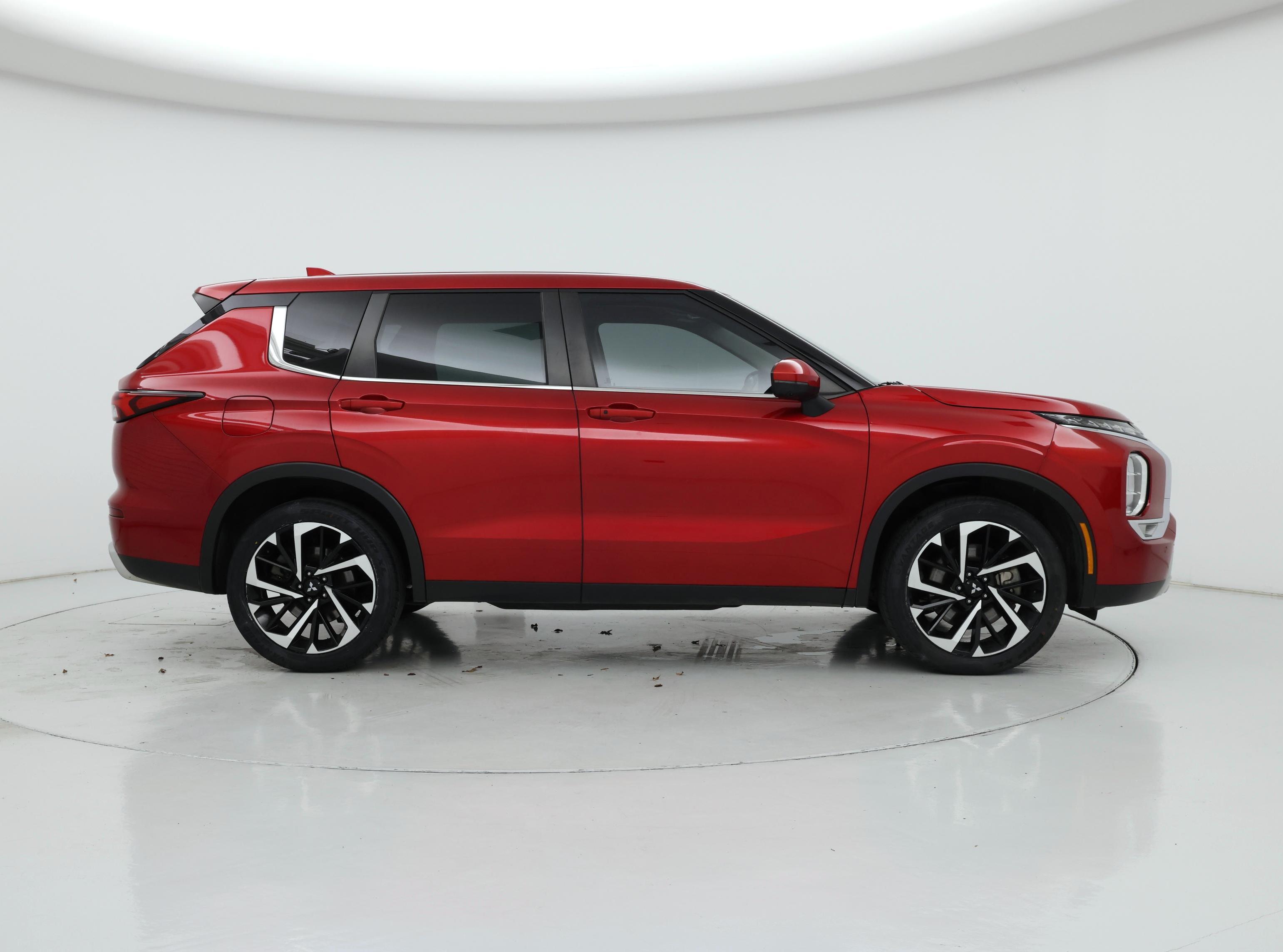Thumbnail: 2023 Mitsubishi Outlander - 7