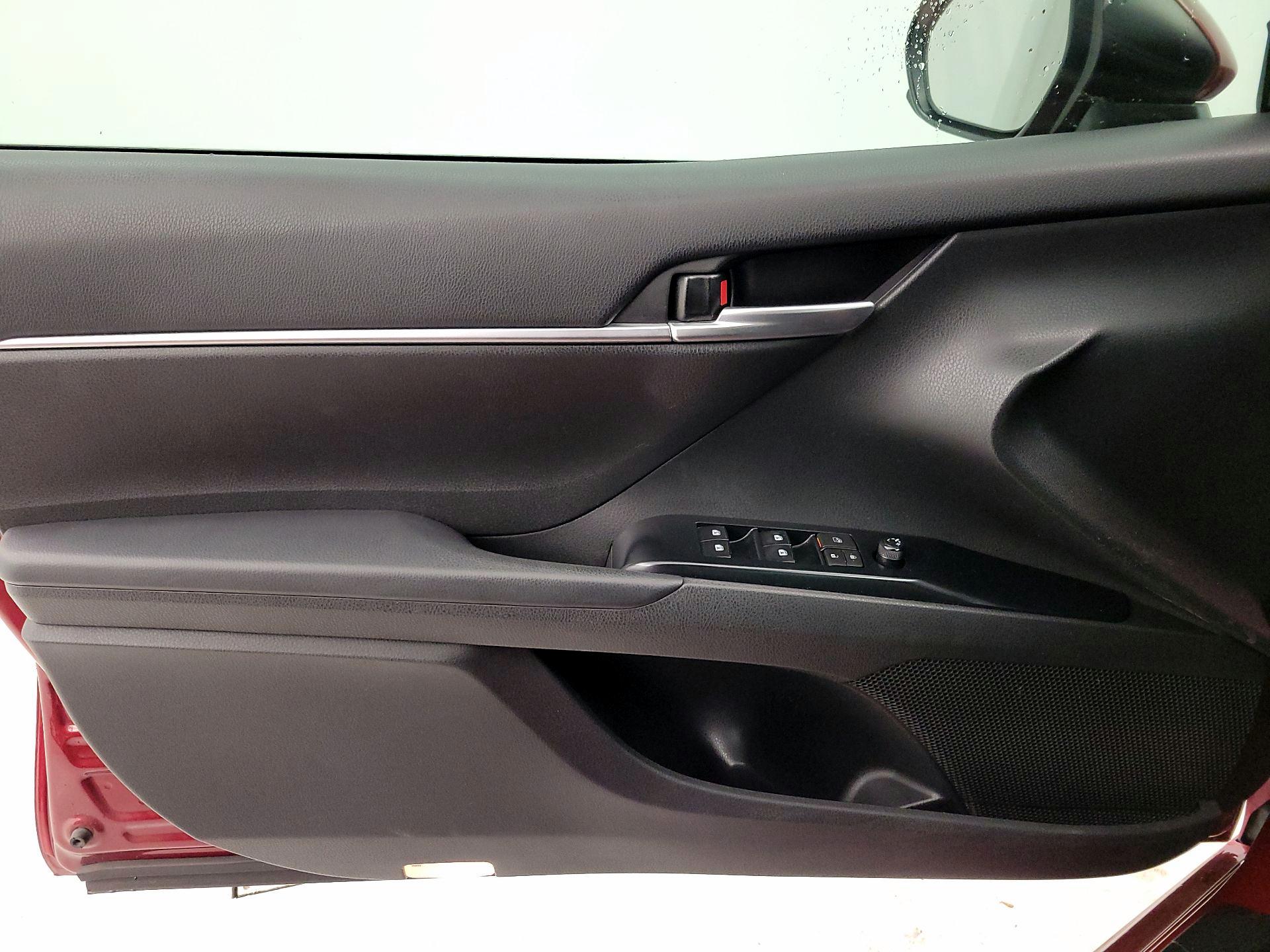 Thumbnail: 2018 Toyota Camry - 12