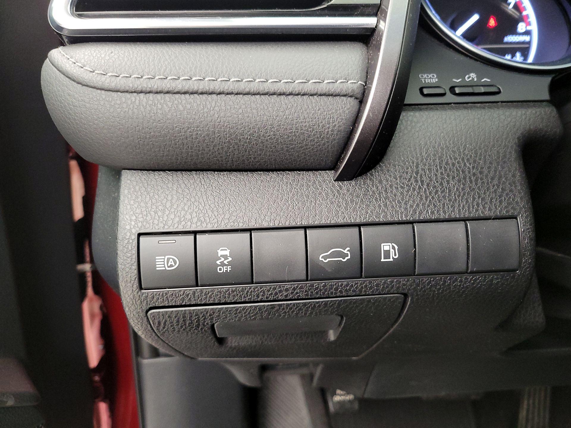 Thumbnail: 2018 Toyota Camry - 13