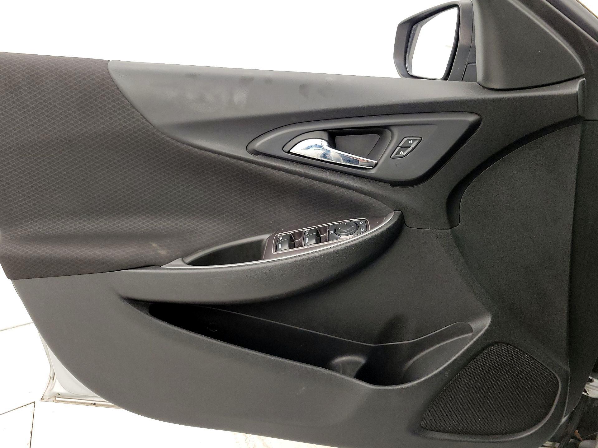 Thumbnail: 2019 Chevrolet Malibu - 12