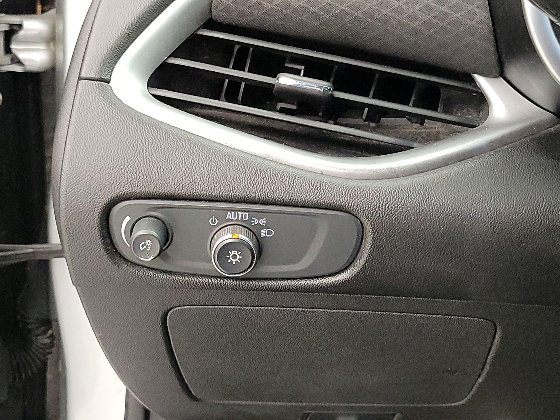 Thumbnail: 2019 Chevrolet Malibu - 13