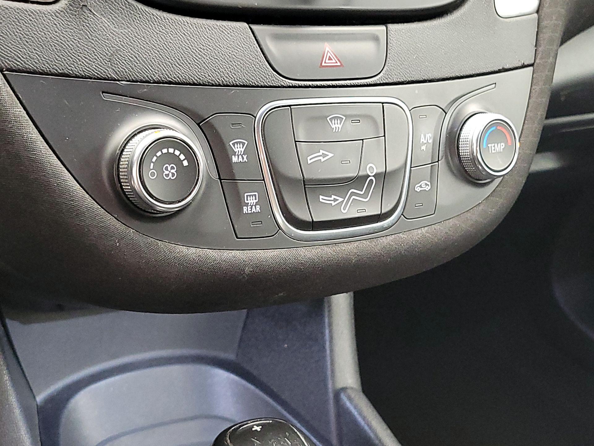 Thumbnail: 2019 Chevrolet Malibu - 16