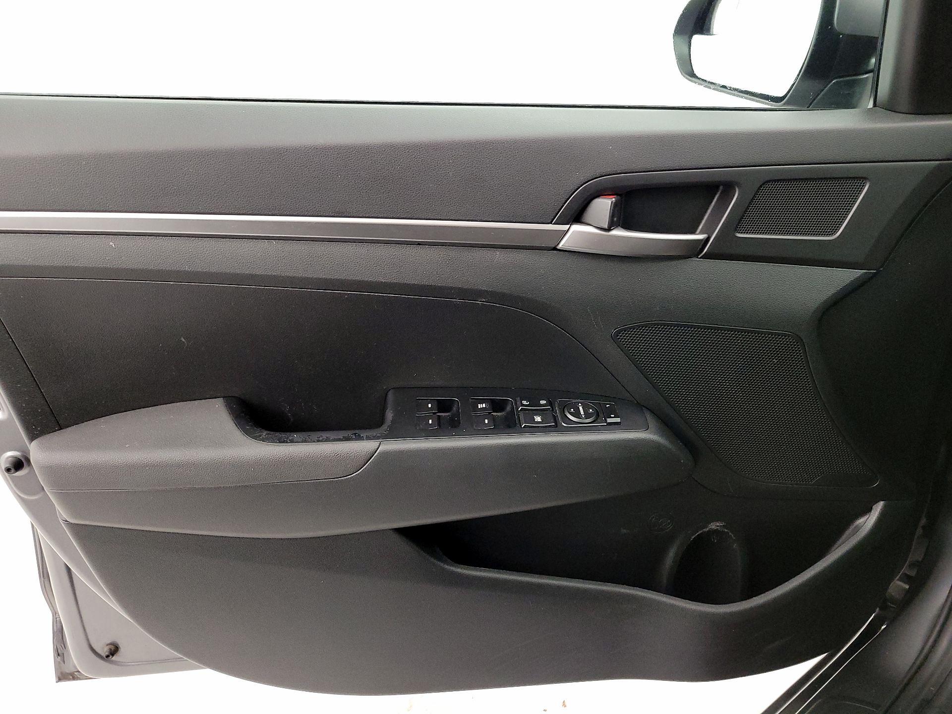 Thumbnail: 2019 Hyundai Elantra - 12