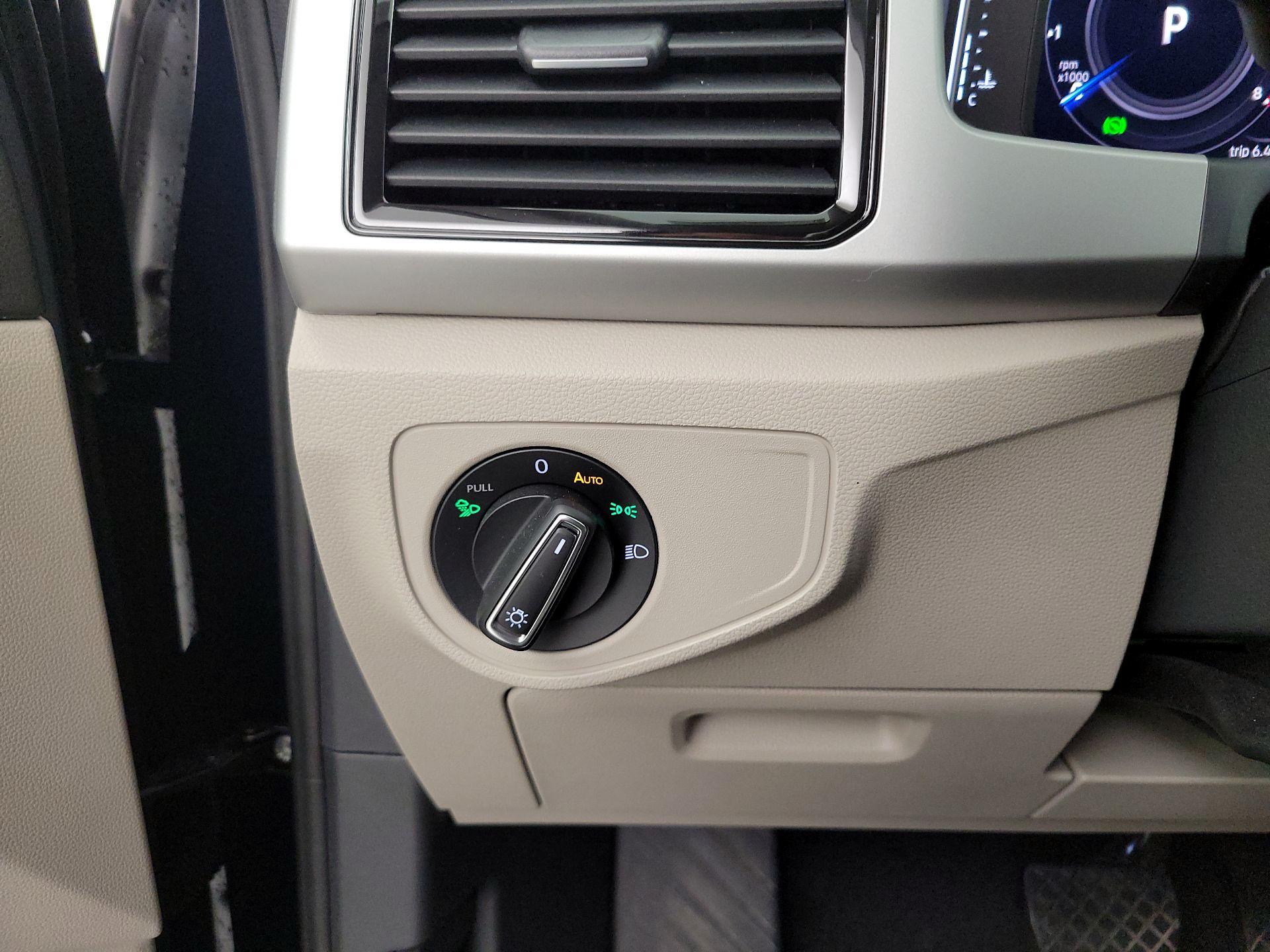 Thumbnail: 2023 Volkswagen Atlas - 13