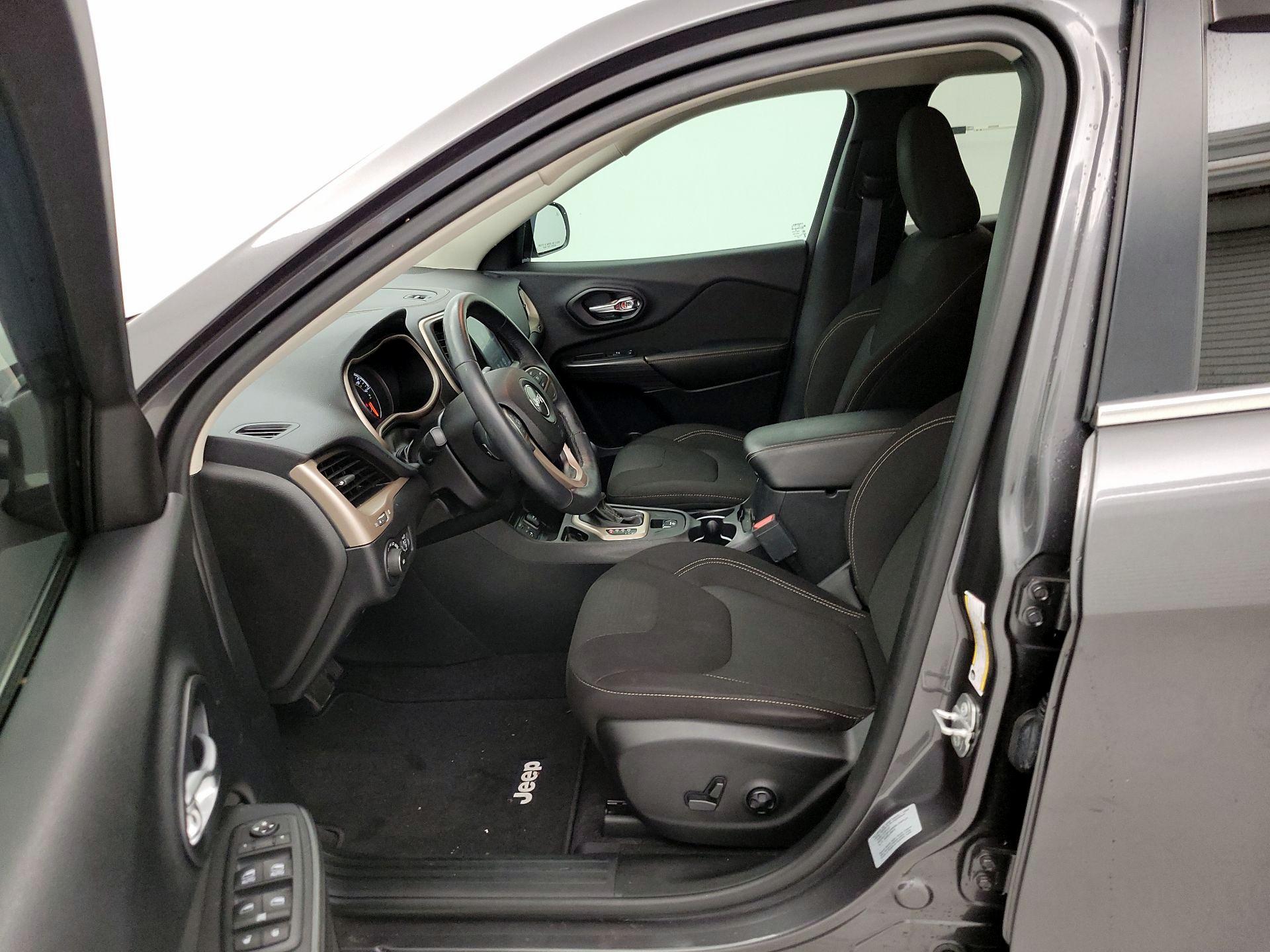 Thumbnail: 2017 Jeep Cherokee - 11