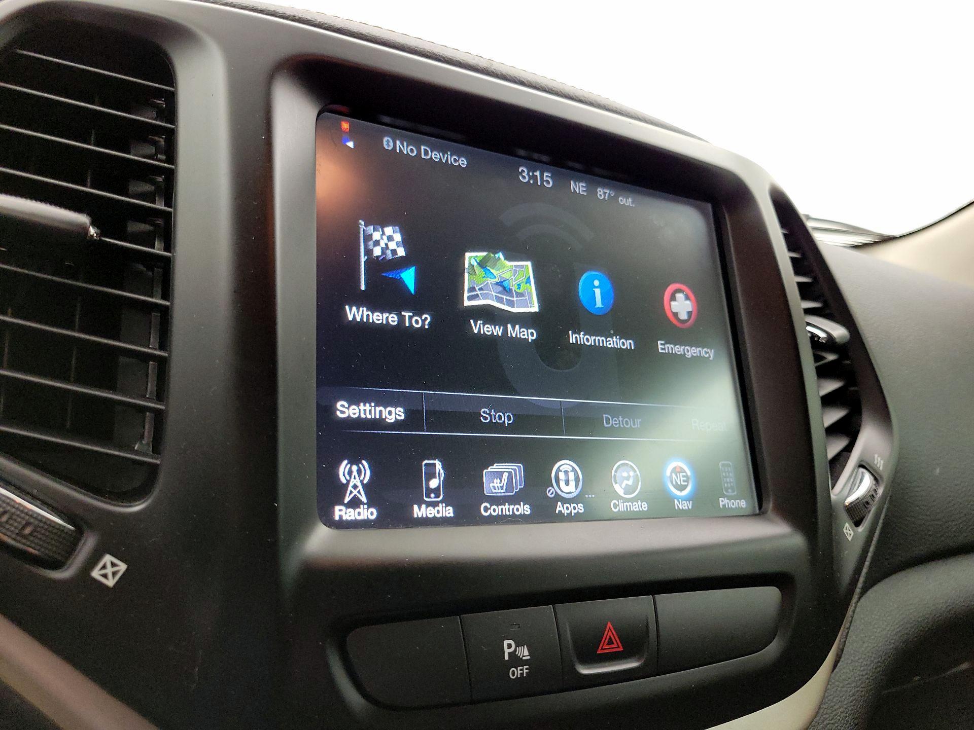 Thumbnail: 2017 Jeep Cherokee - 14