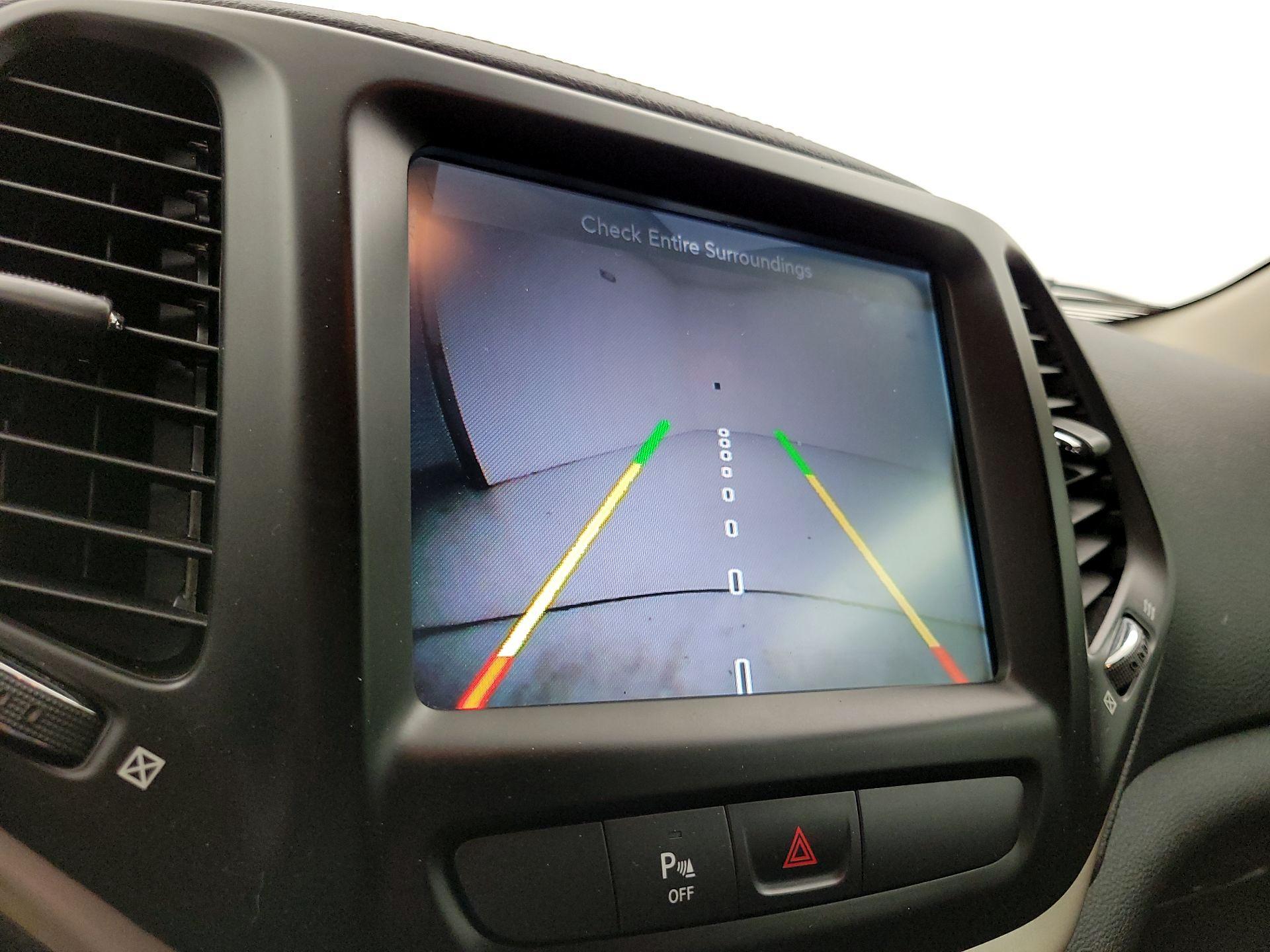 Thumbnail: 2017 Jeep Cherokee - 15