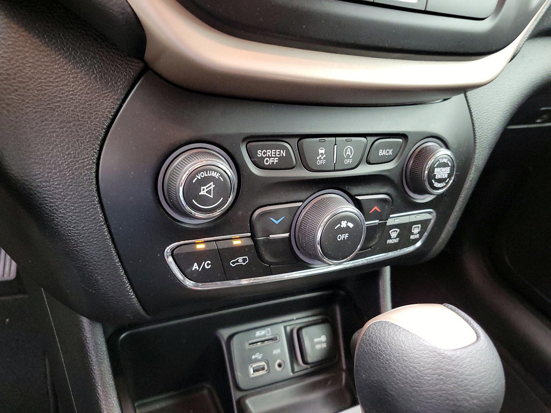 Thumbnail: 2017 Jeep Cherokee - 17