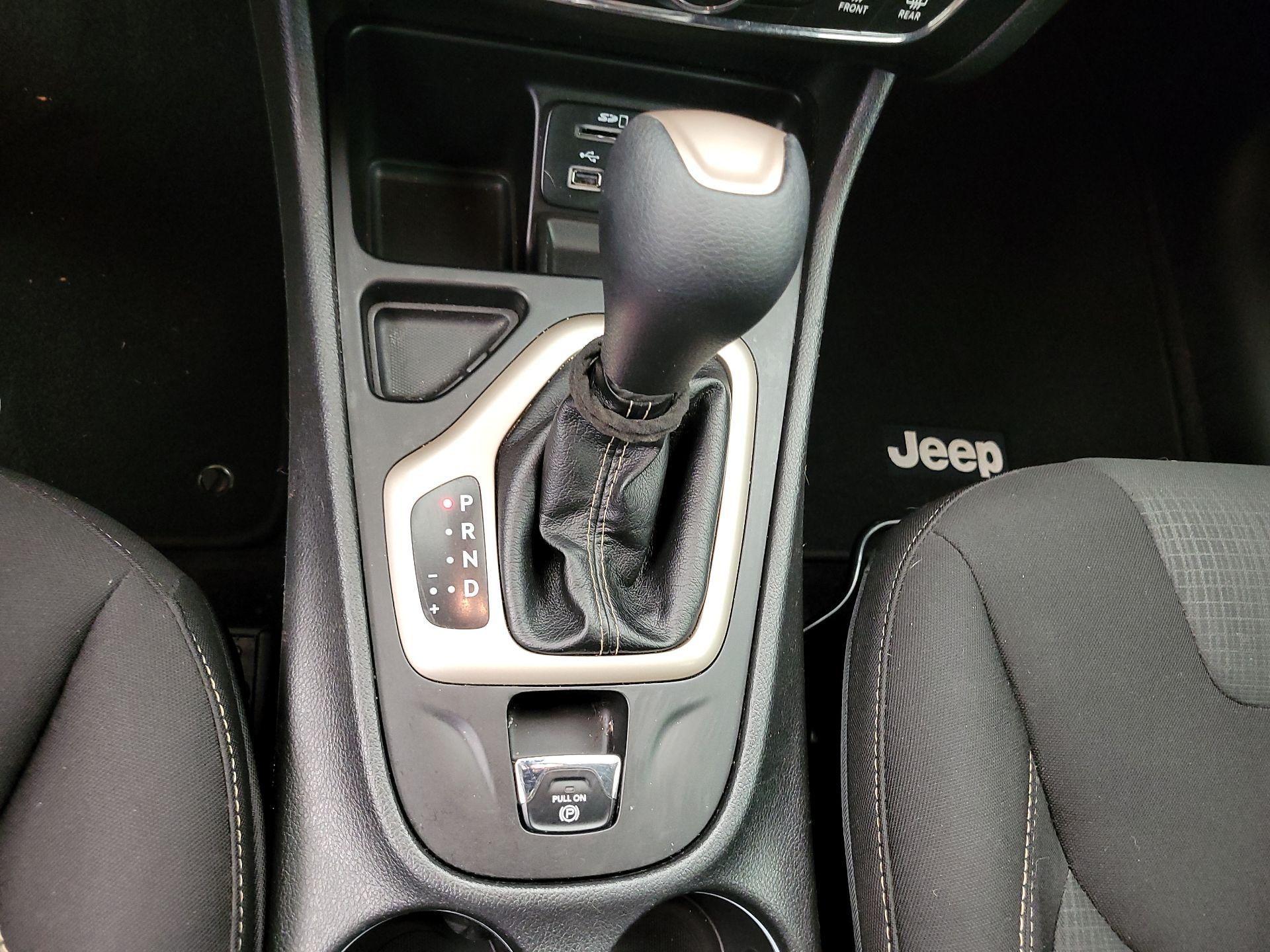 Thumbnail: 2017 Jeep Cherokee - 18