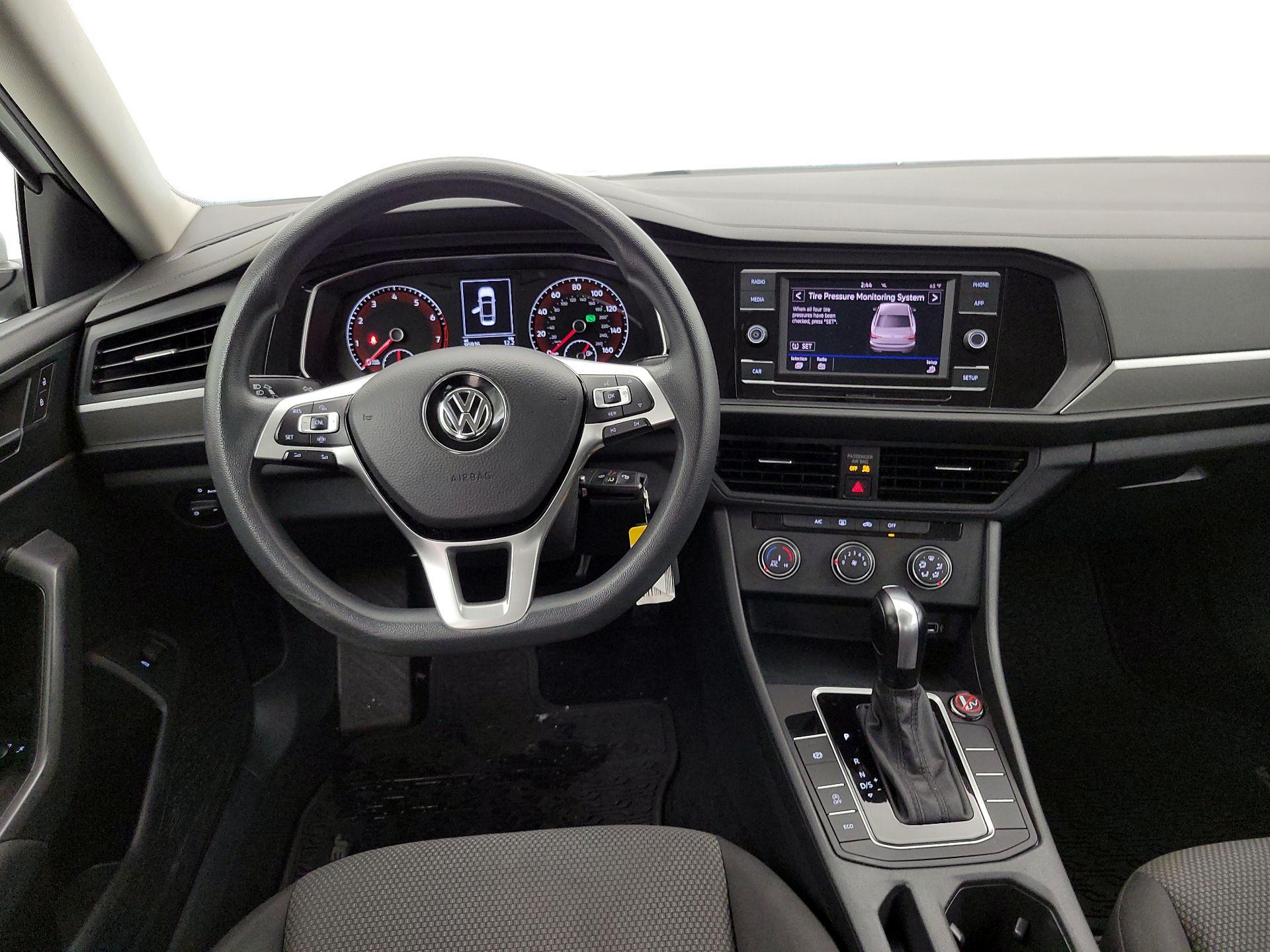 Thumbnail: 2019 Volkswagen Jetta - 10