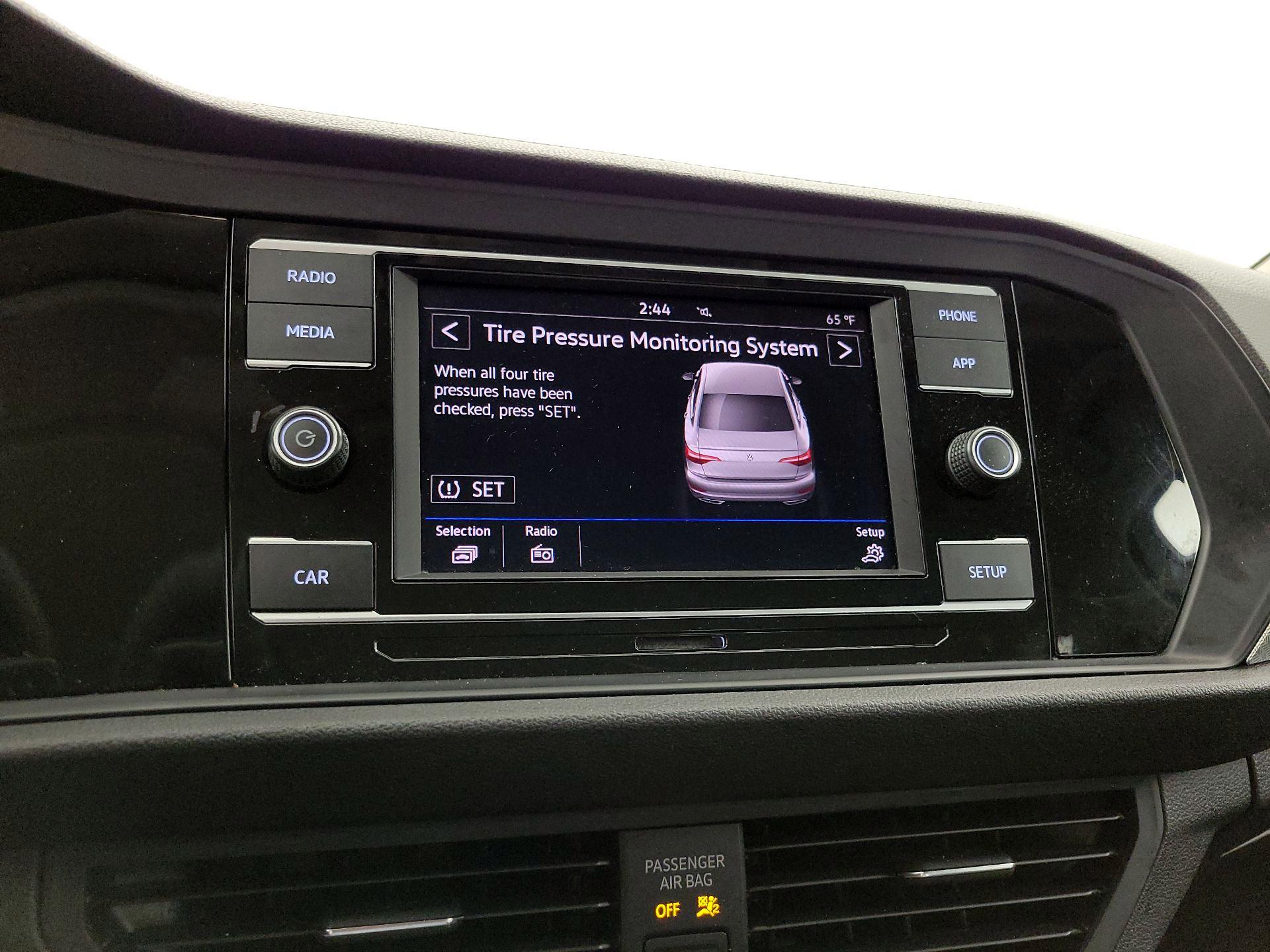 Thumbnail: 2019 Volkswagen Jetta - 15