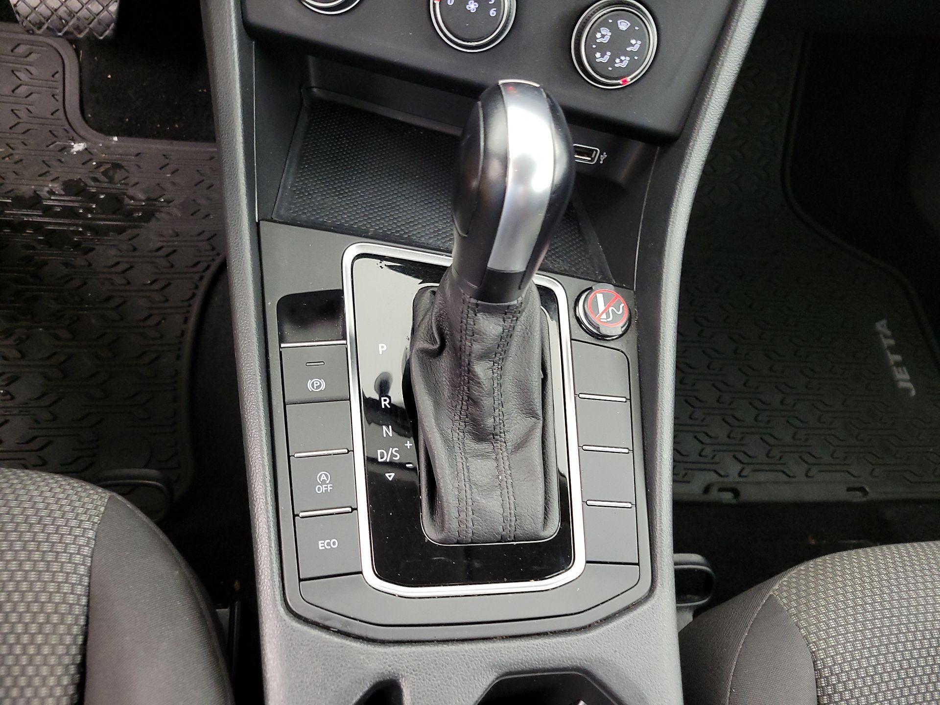 Thumbnail: 2019 Volkswagen Jetta - 17