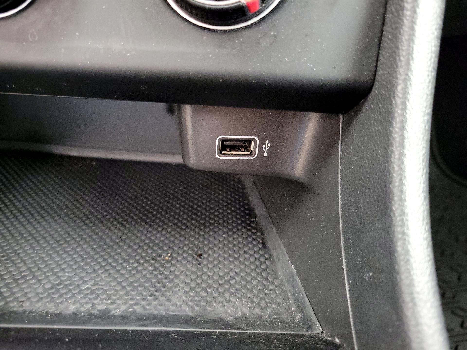 Thumbnail: 2019 Volkswagen Jetta - 18