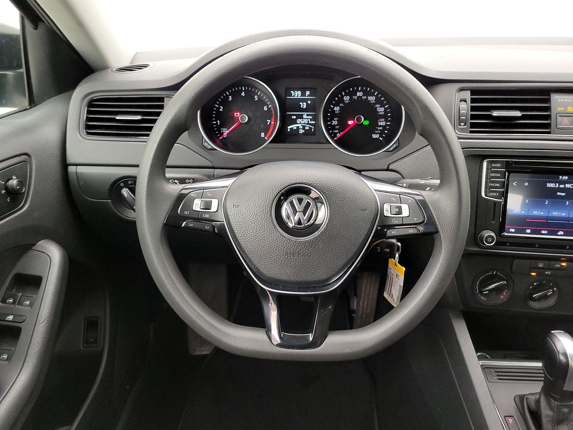 Thumbnail: 2016 Volkswagen Jetta - 10
