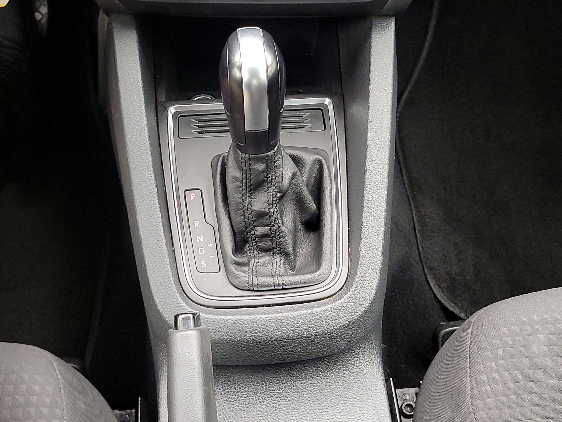Thumbnail: 2016 Volkswagen Jetta - 17