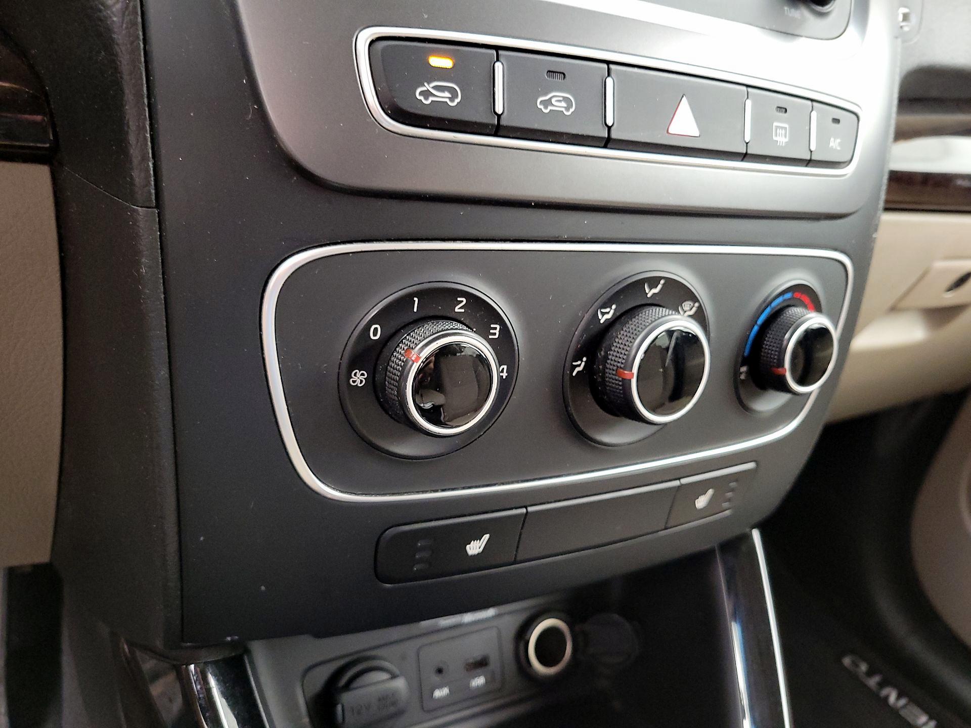 Thumbnail: 2015 Kia Sorento - 16